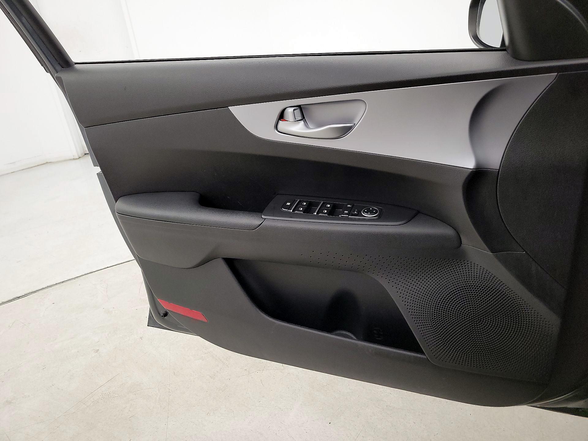 Thumbnail: 2023 Kia Forte - 12