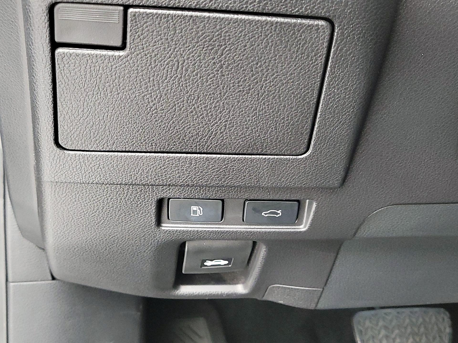 Thumbnail: 2022 Lexus ES - 13