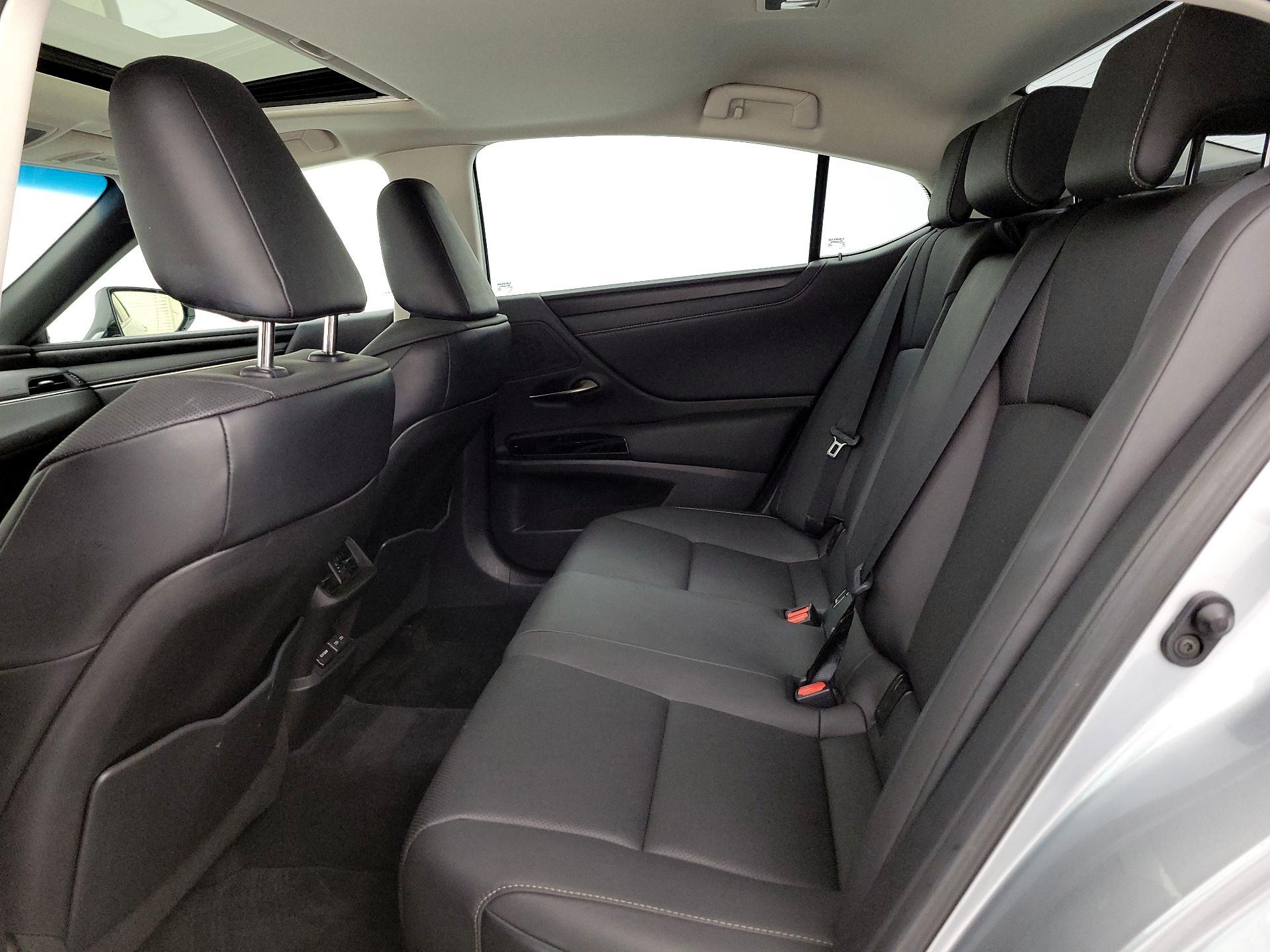 Thumbnail: 2022 Lexus ES - 20