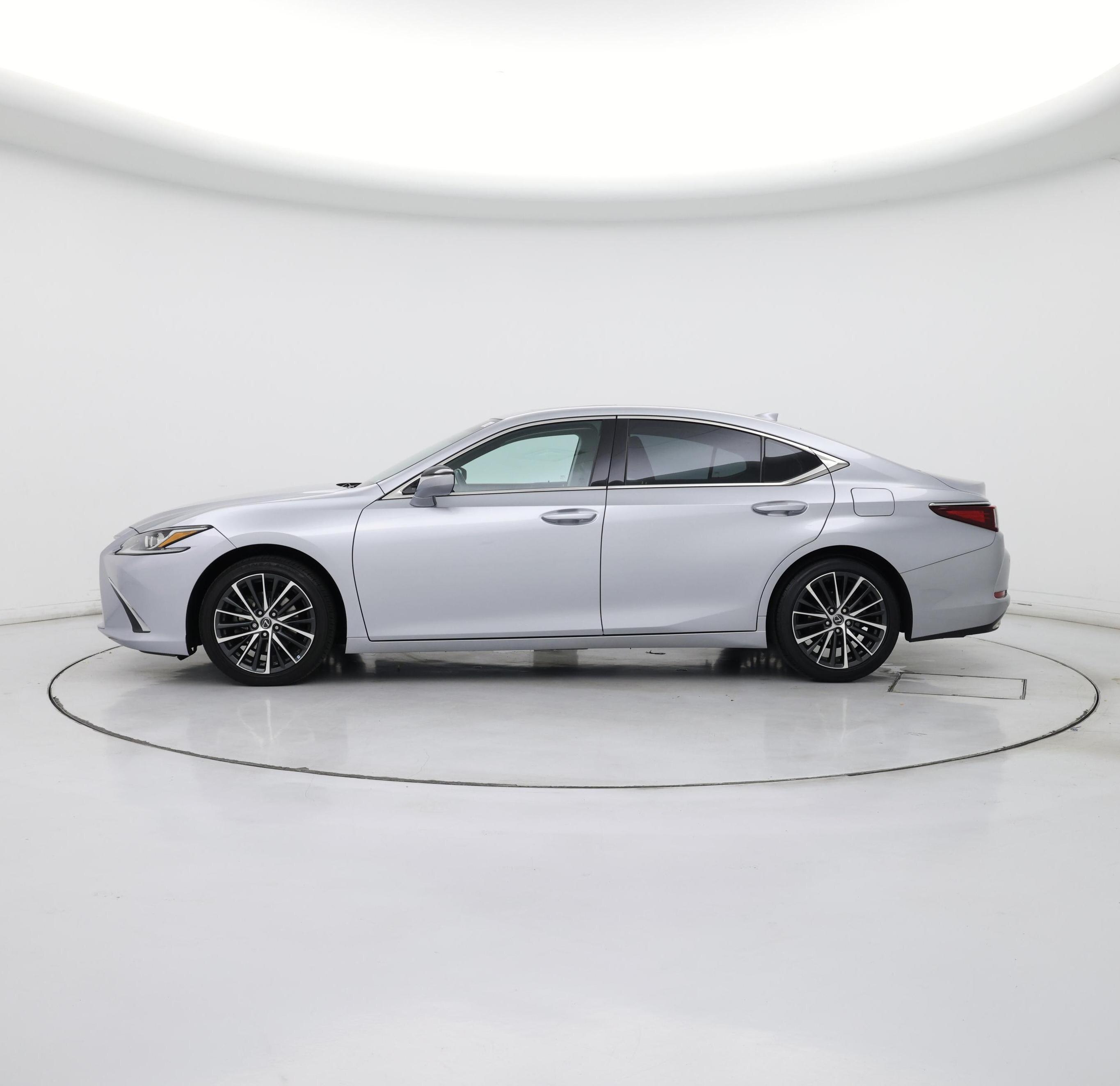 Thumbnail: 2022 Lexus ES - 3