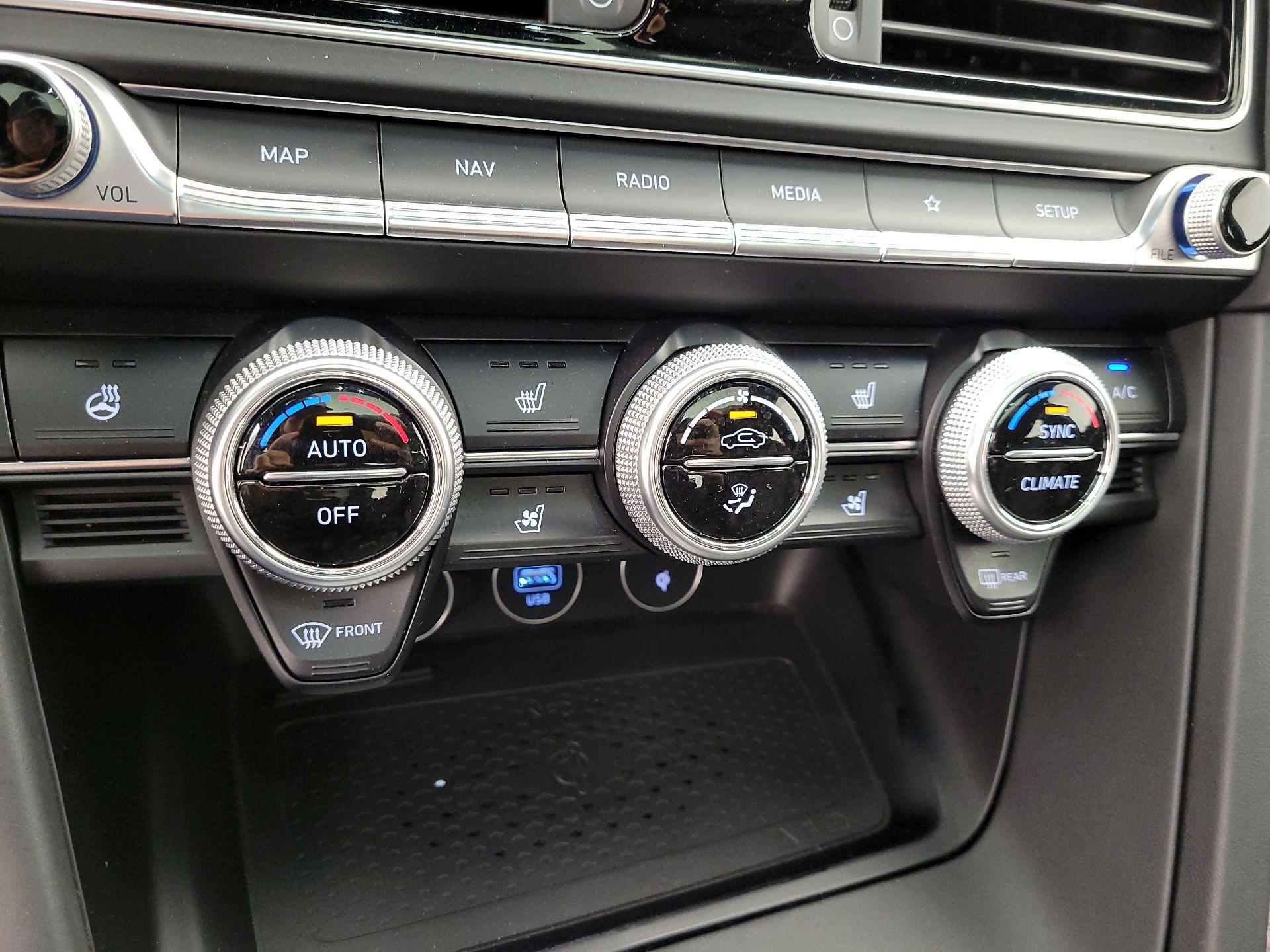 Thumbnail: 2023 Genesis G70 - 17