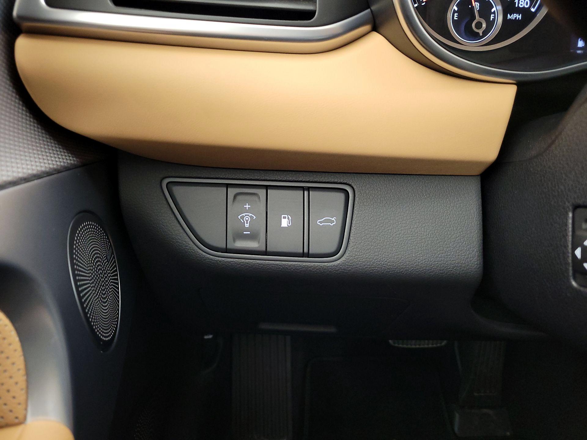 Thumbnail: 2022 Genesis G70 - 13