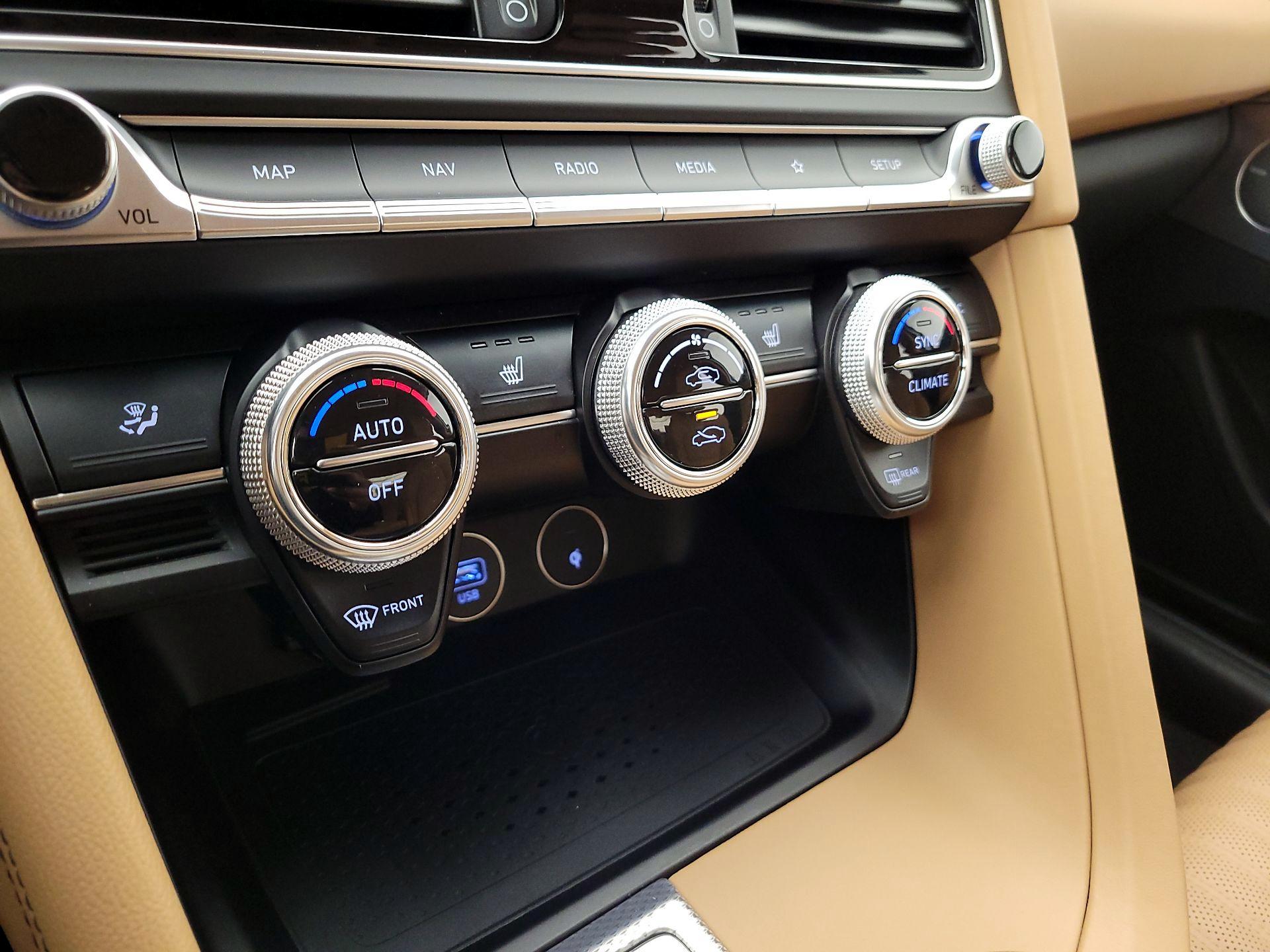 Thumbnail: 2022 Genesis G70 - 17