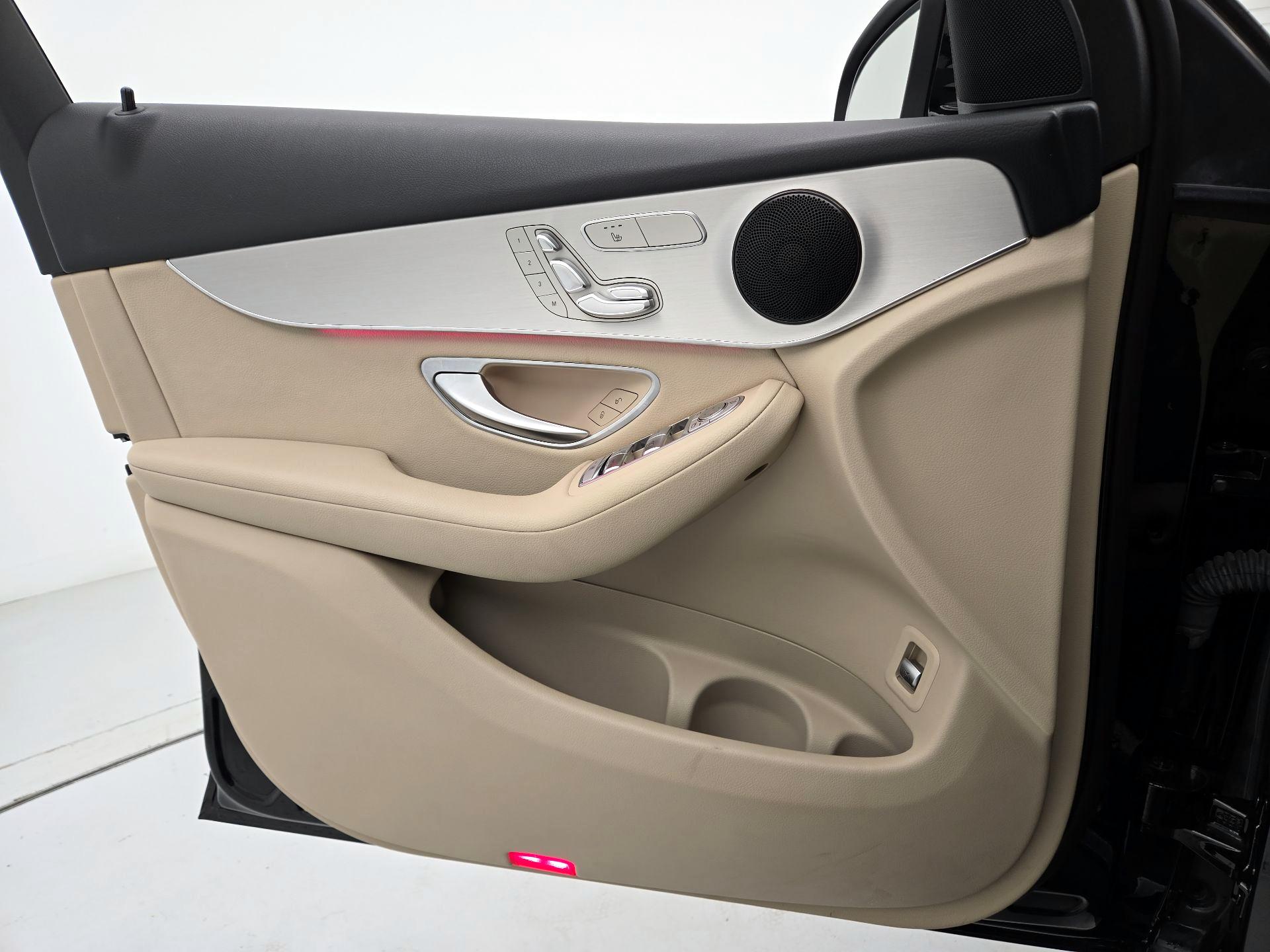 Thumbnail: 2022 Mercedes-Benz GLC - 12