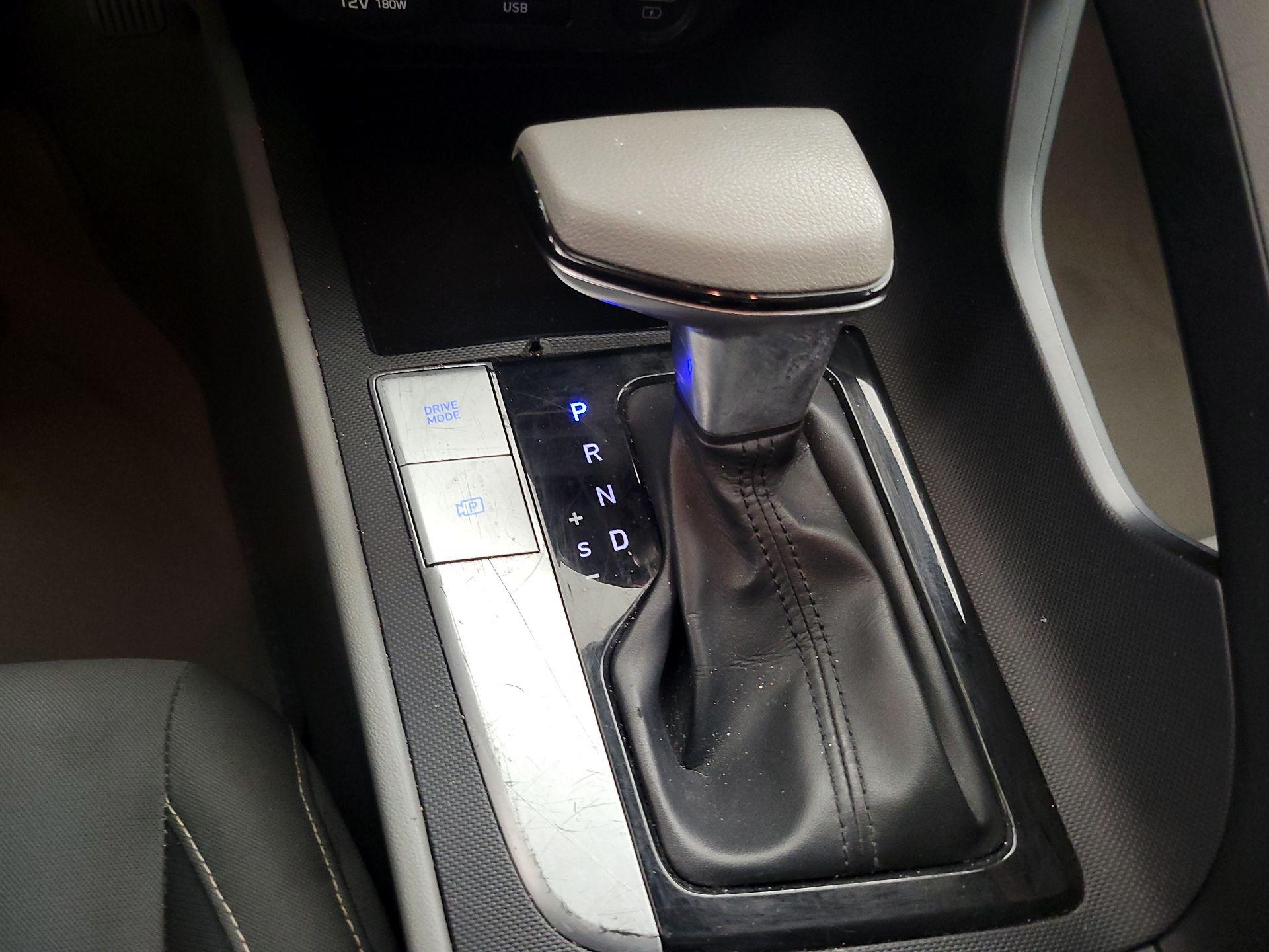 Thumbnail: 2021 Hyundai Elantra - 17