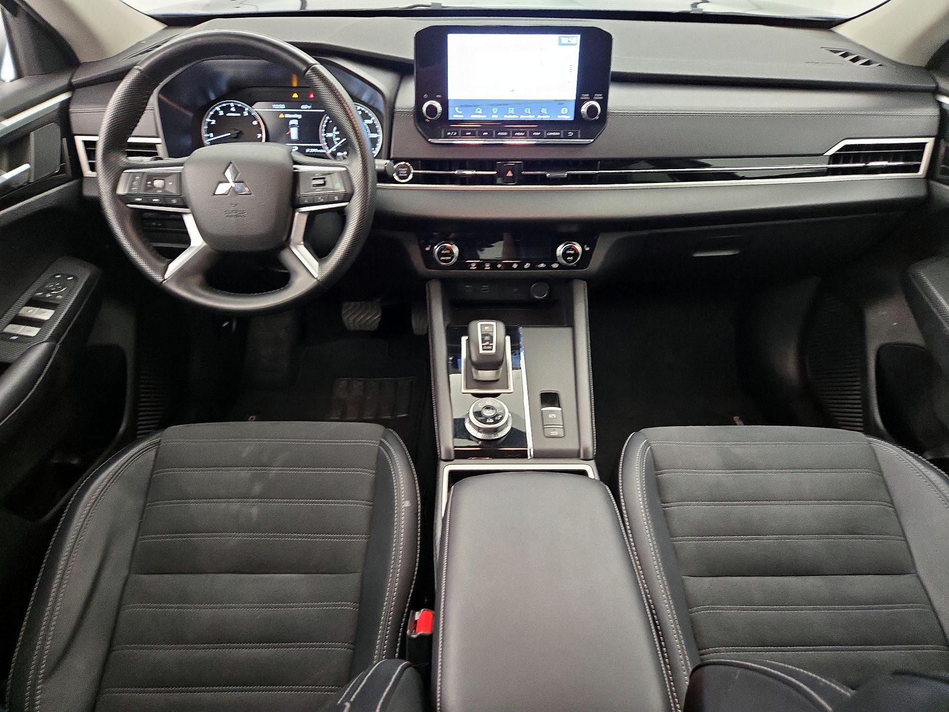 Thumbnail: 2024 Mitsubishi Outlander - 9