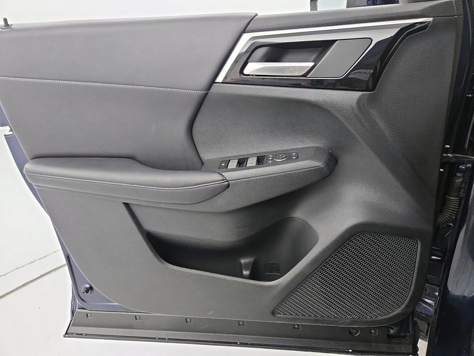 Thumbnail: 2024 Mitsubishi Outlander - 12