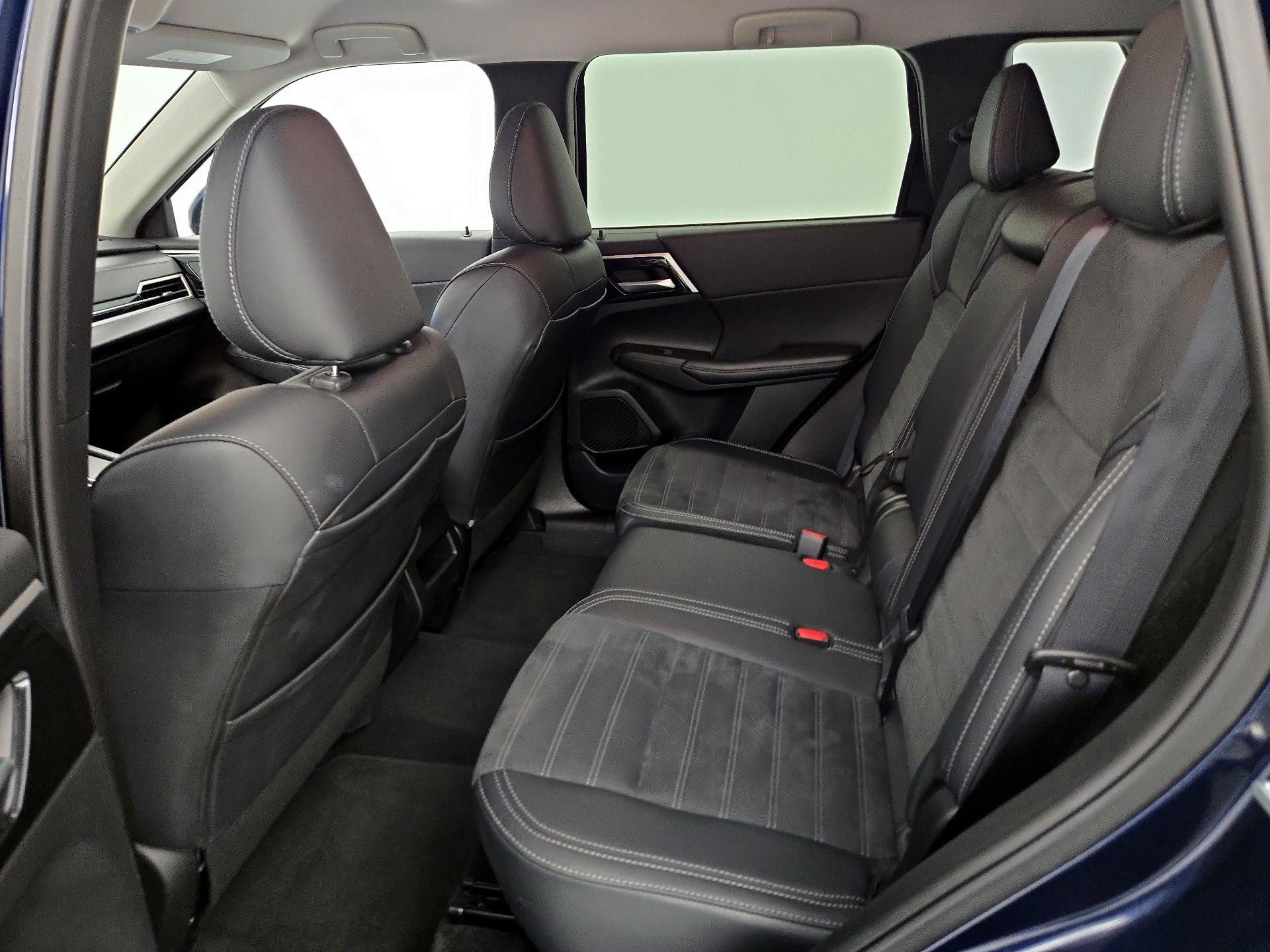 Thumbnail: 2024 Mitsubishi Outlander - 20