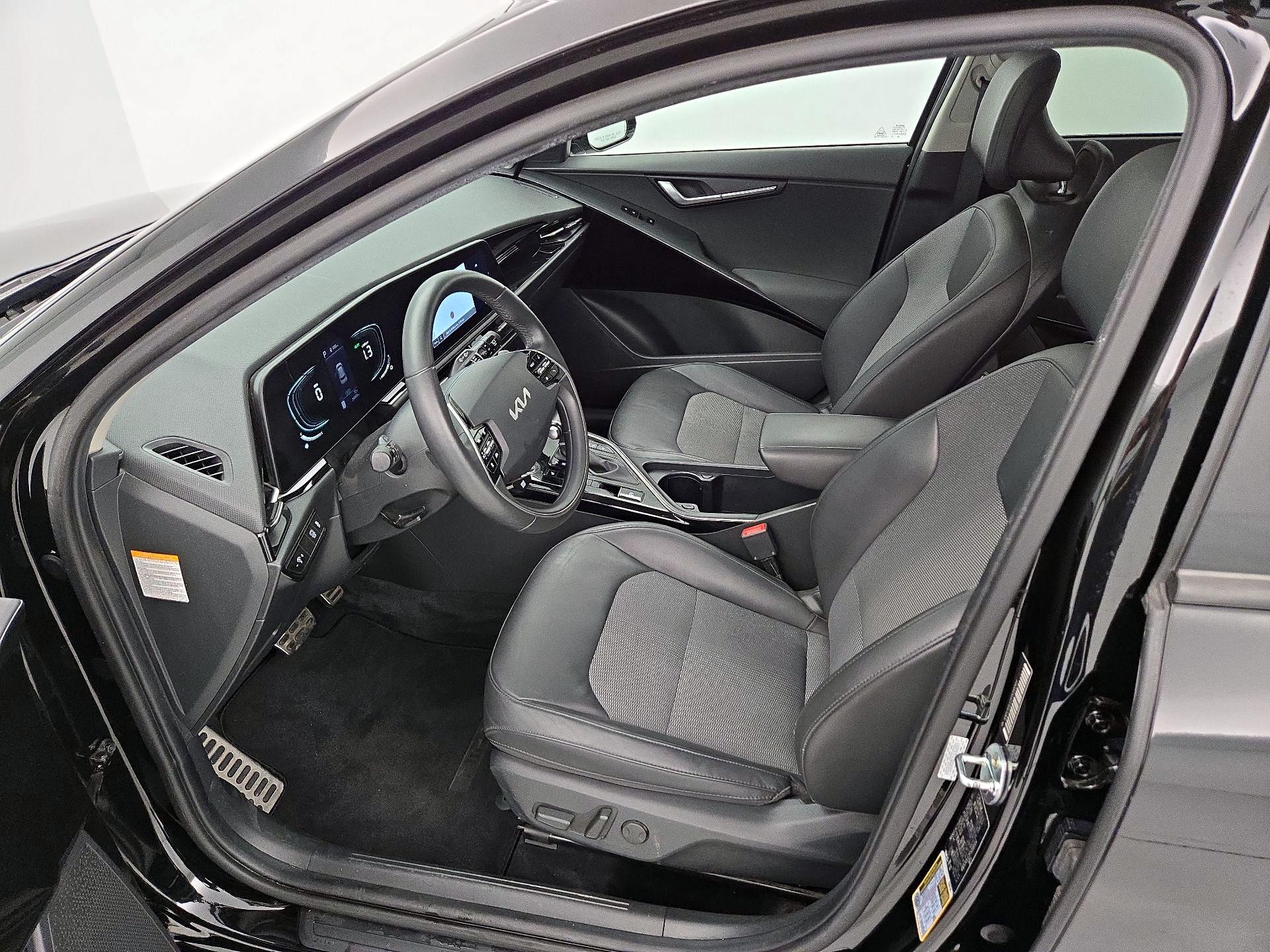 Thumbnail: 2023 Kia Niro - 11