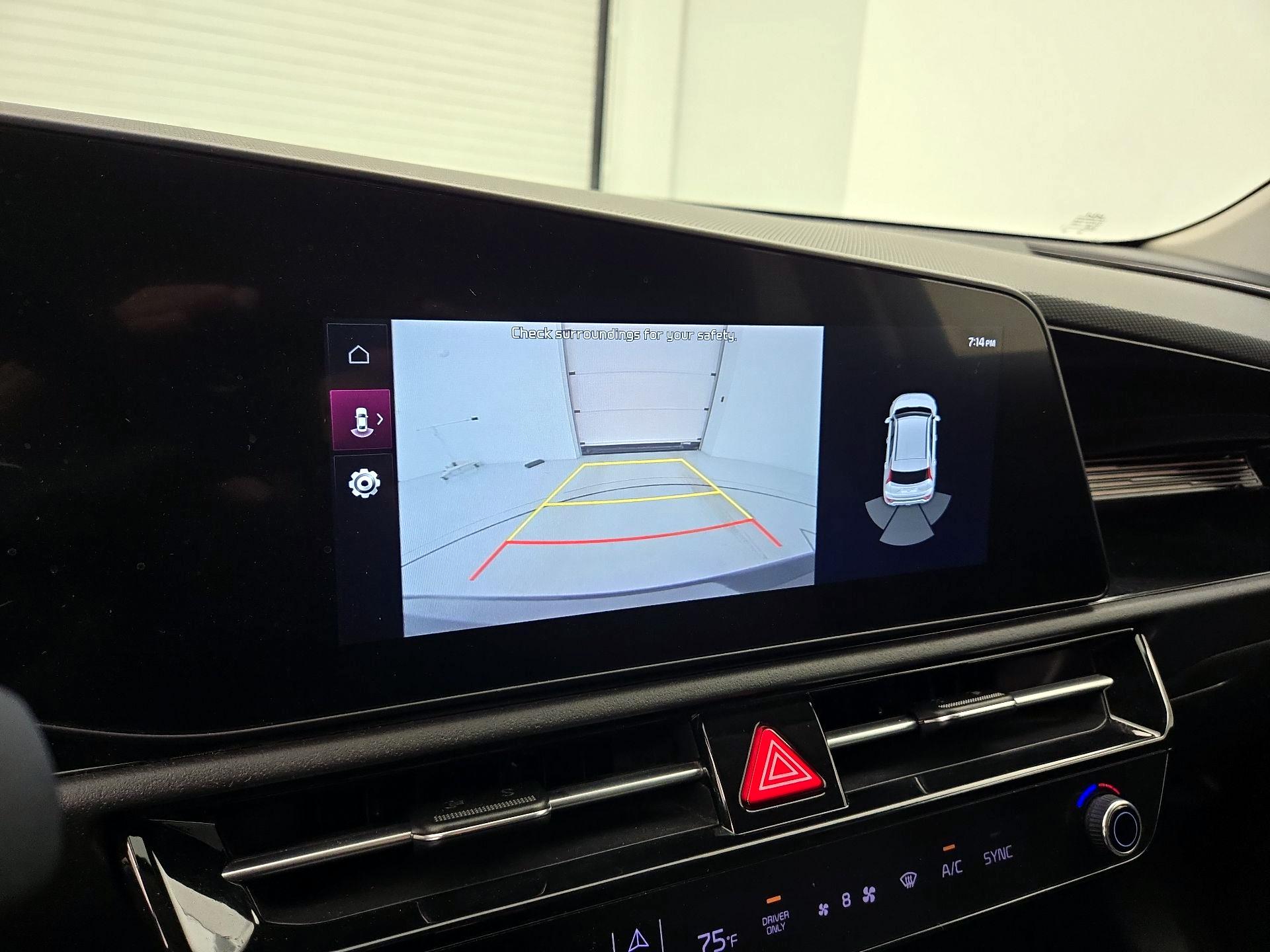 Thumbnail: 2023 Kia Niro - 15