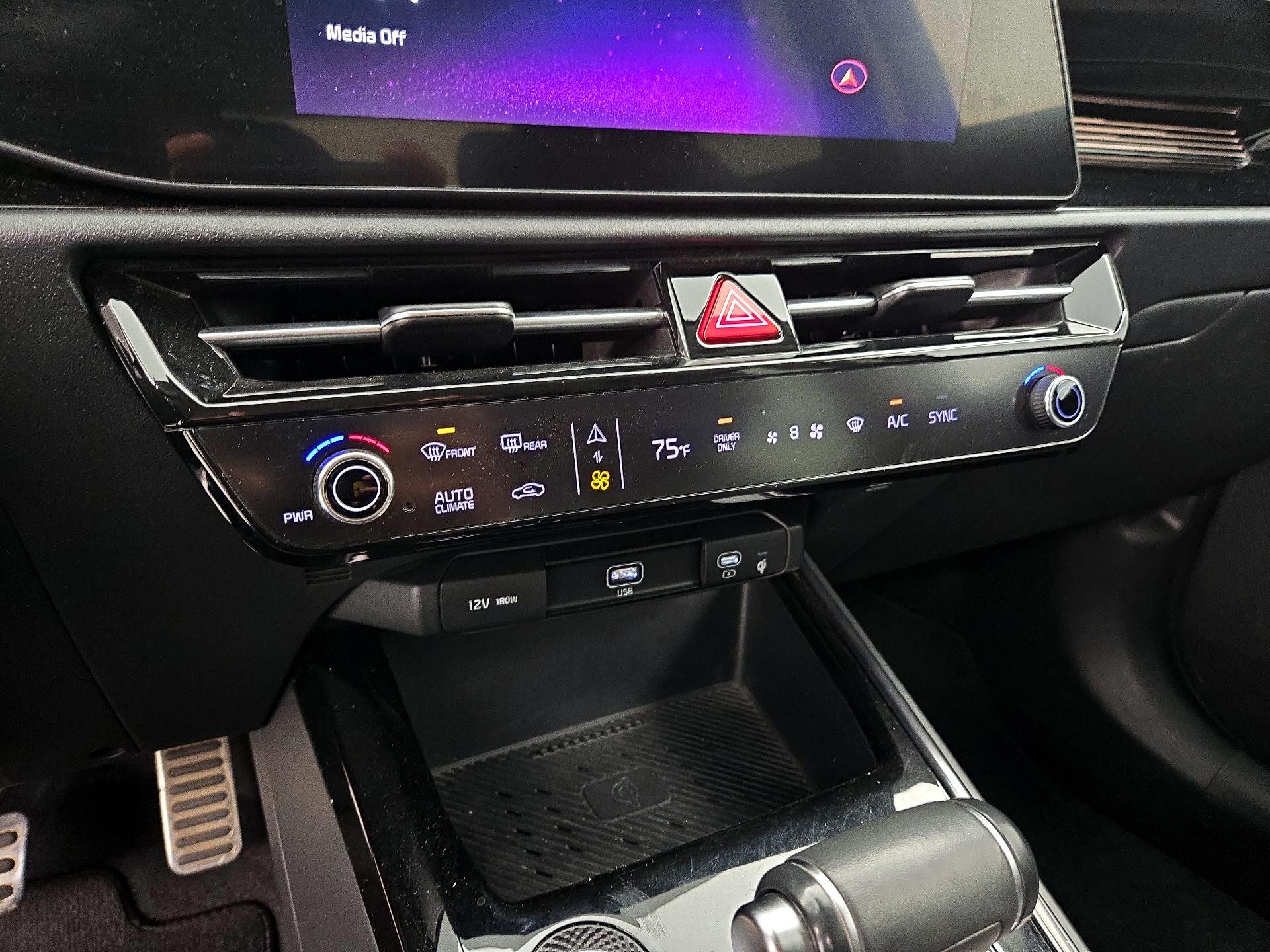 Thumbnail: 2023 Kia Niro - 17