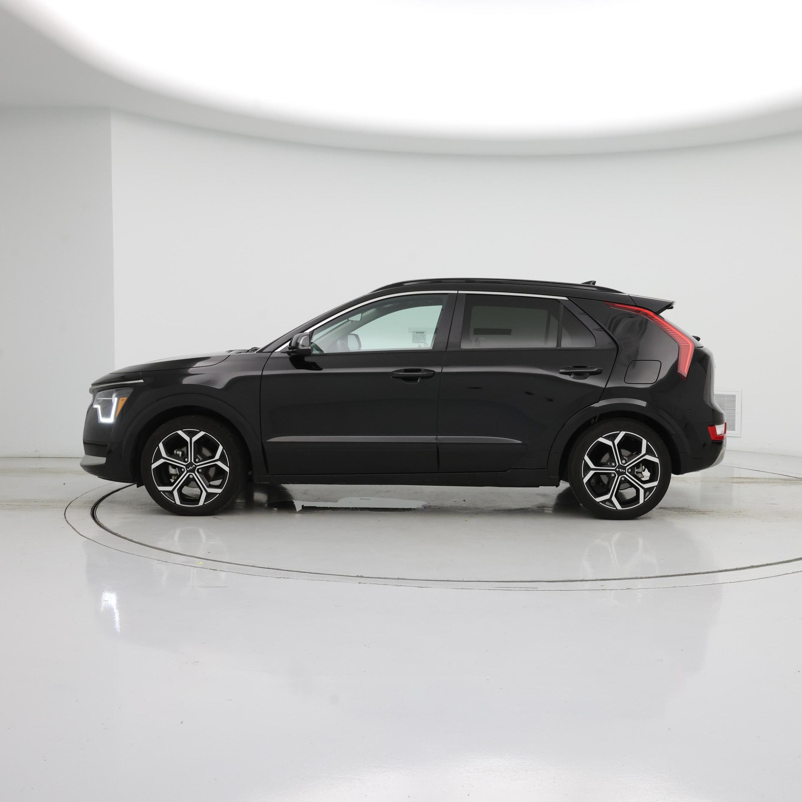 Thumbnail: 2023 Kia Niro - 3