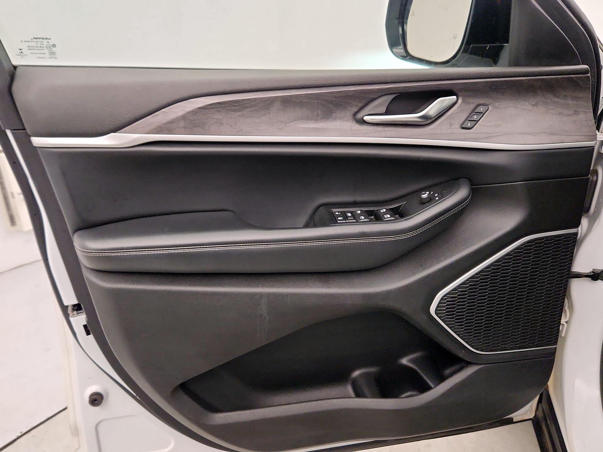 Thumbnail: 2022 Jeep Grand Cherokee - 12