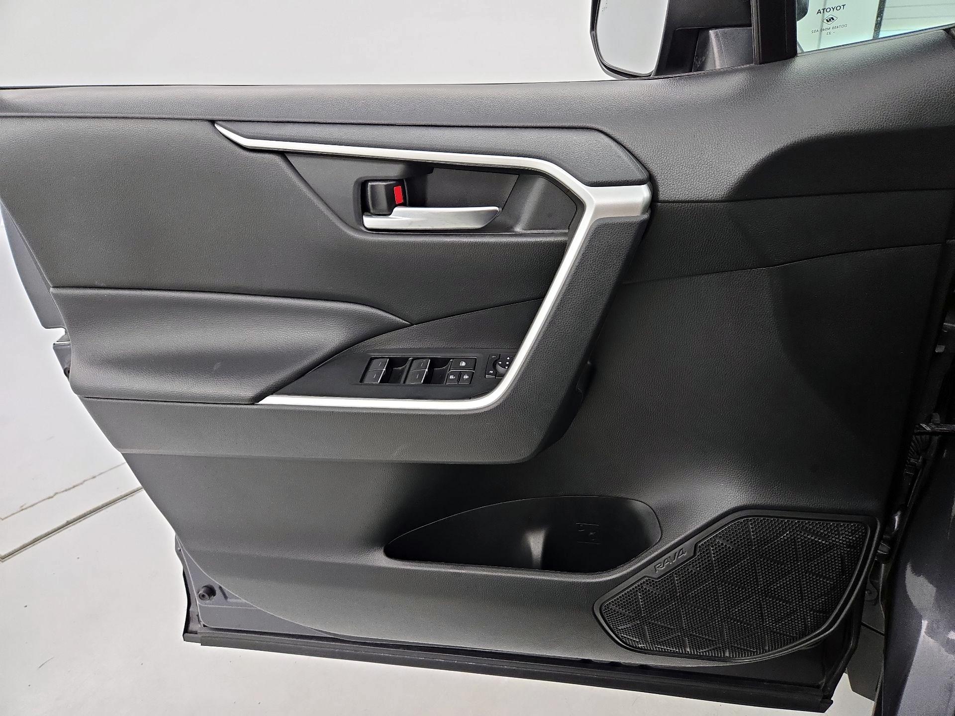 Thumbnail: 2023 Toyota RAV4 - 12