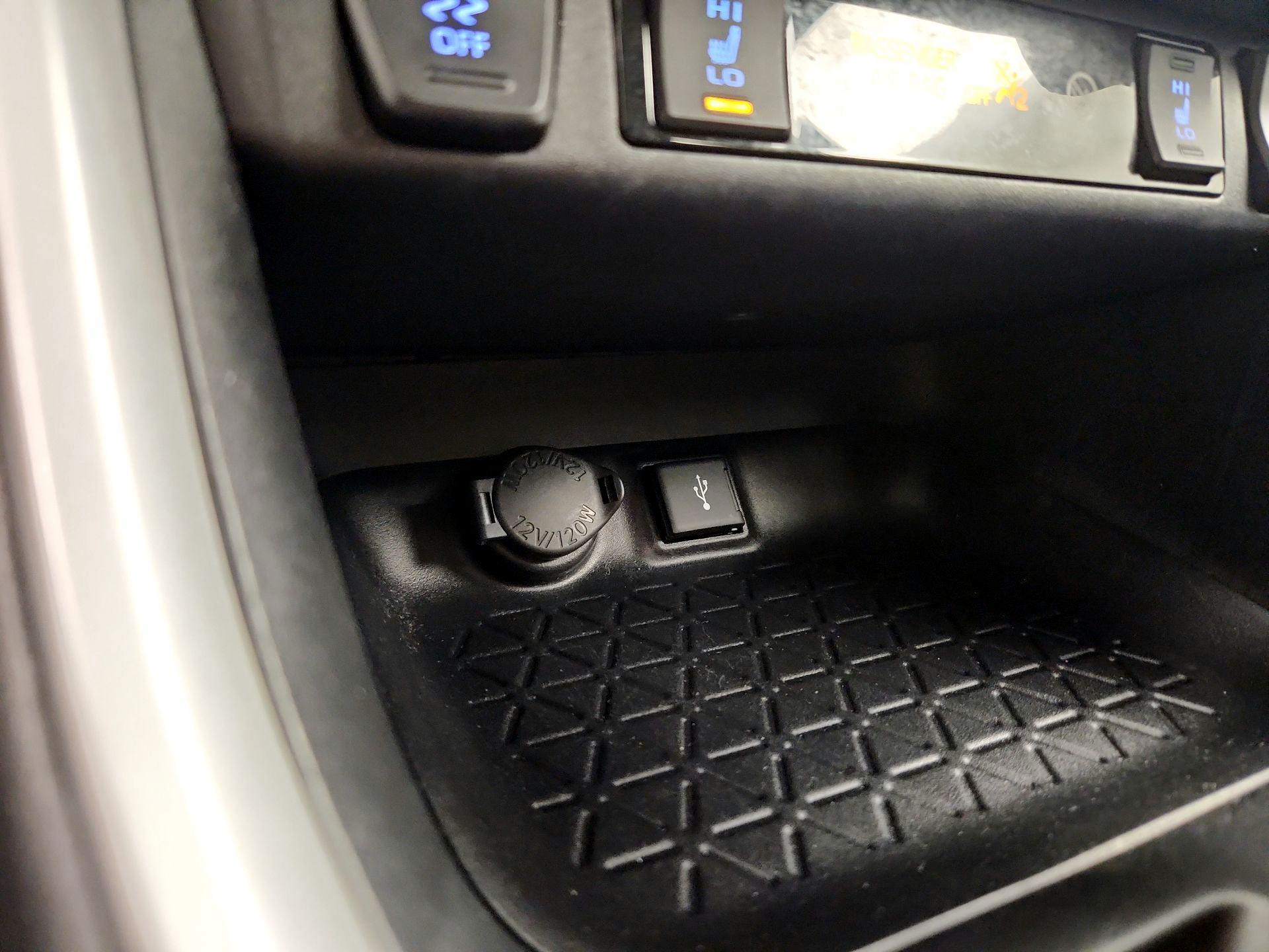 Thumbnail: 2021 Toyota RAV4 - 18