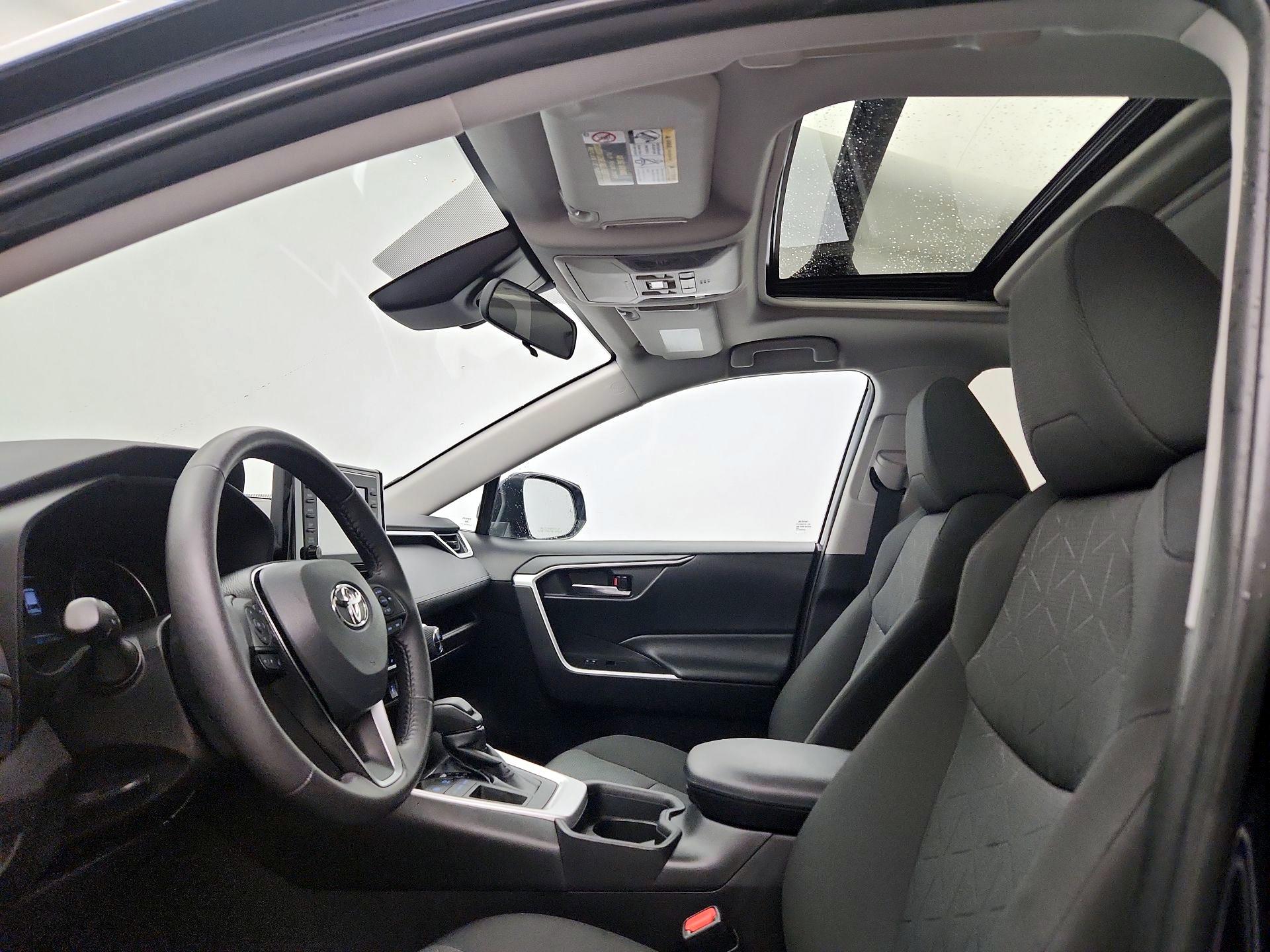 Thumbnail: 2021 Toyota RAV4 - 19