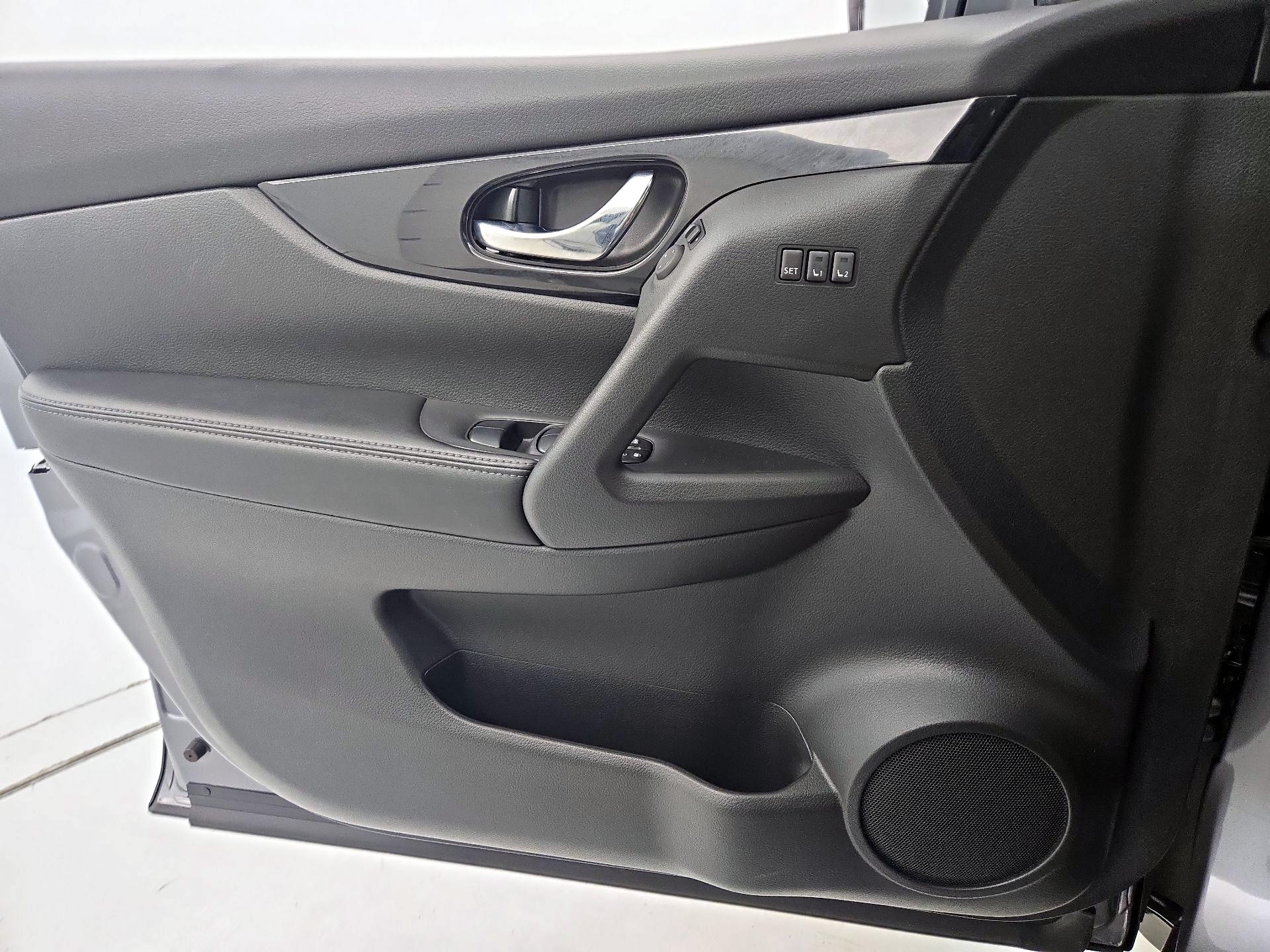 Thumbnail: 2022 Nissan Rogue Sport - 12