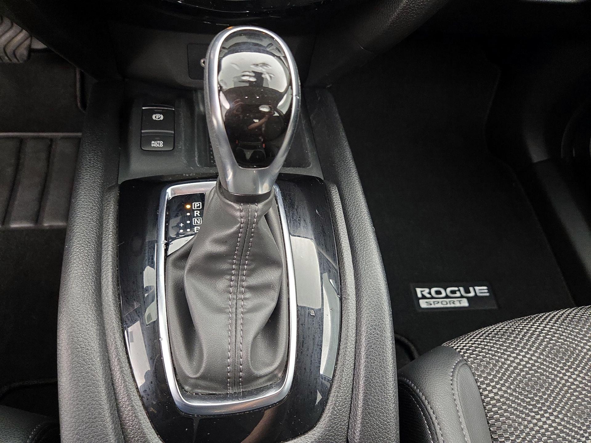 Thumbnail: 2022 Nissan Rogue Sport - 17