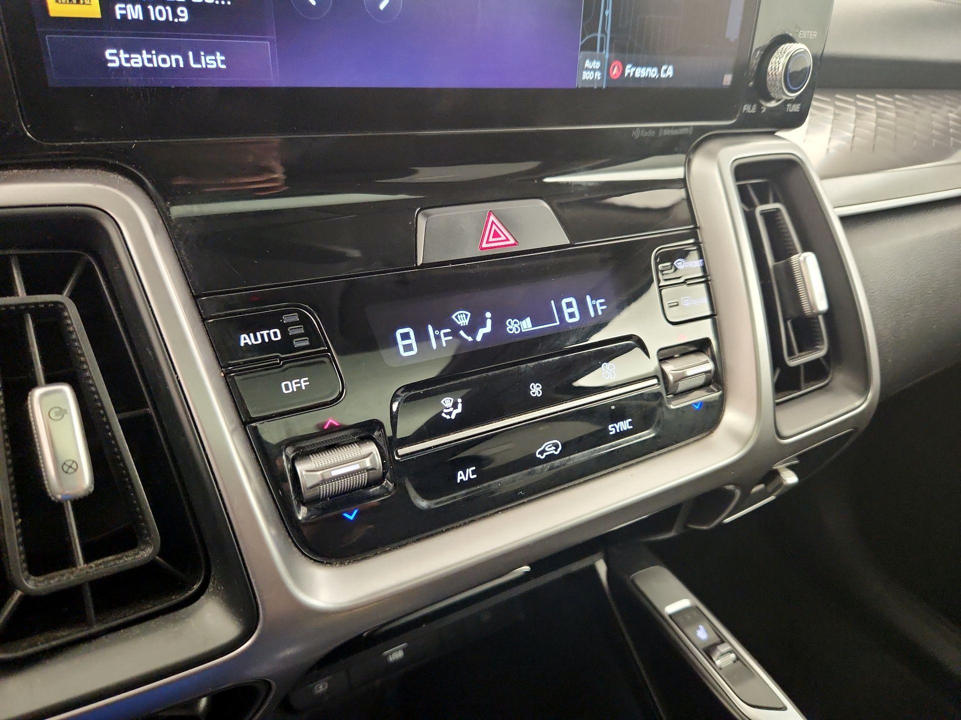 Thumbnail: 2023 Kia Sorento - 16