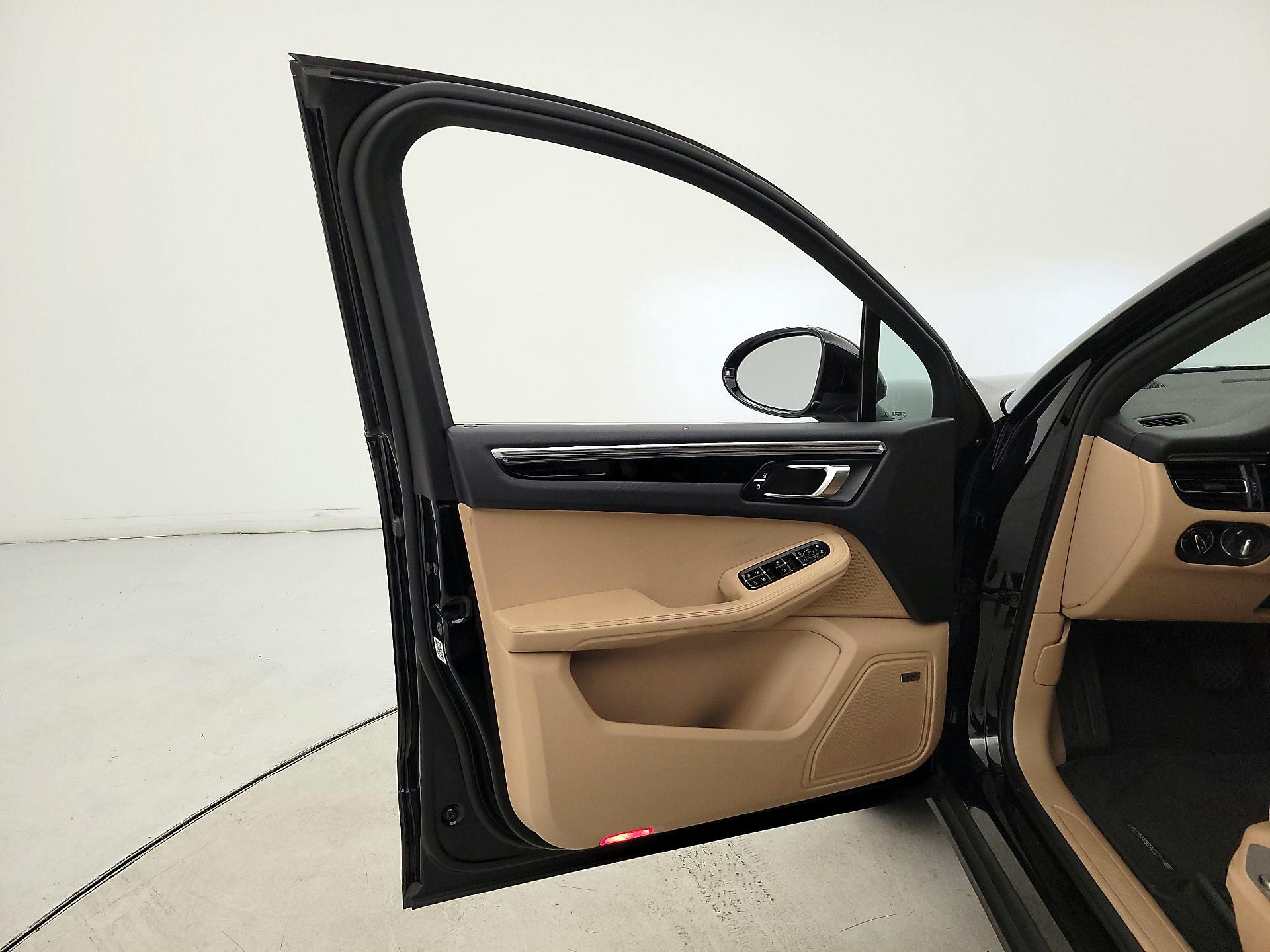 Thumbnail: 2021 Porsche Macan - 12