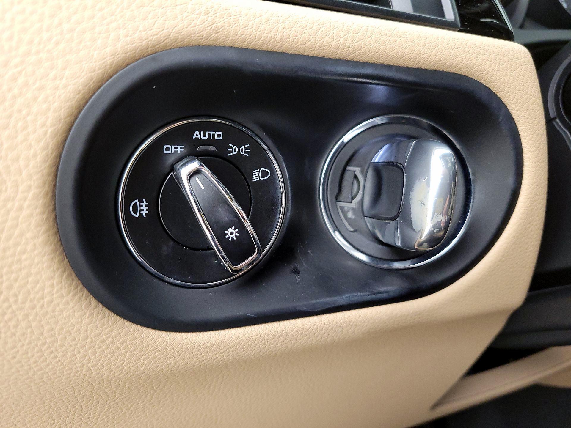 Thumbnail: 2021 Porsche Macan - 13