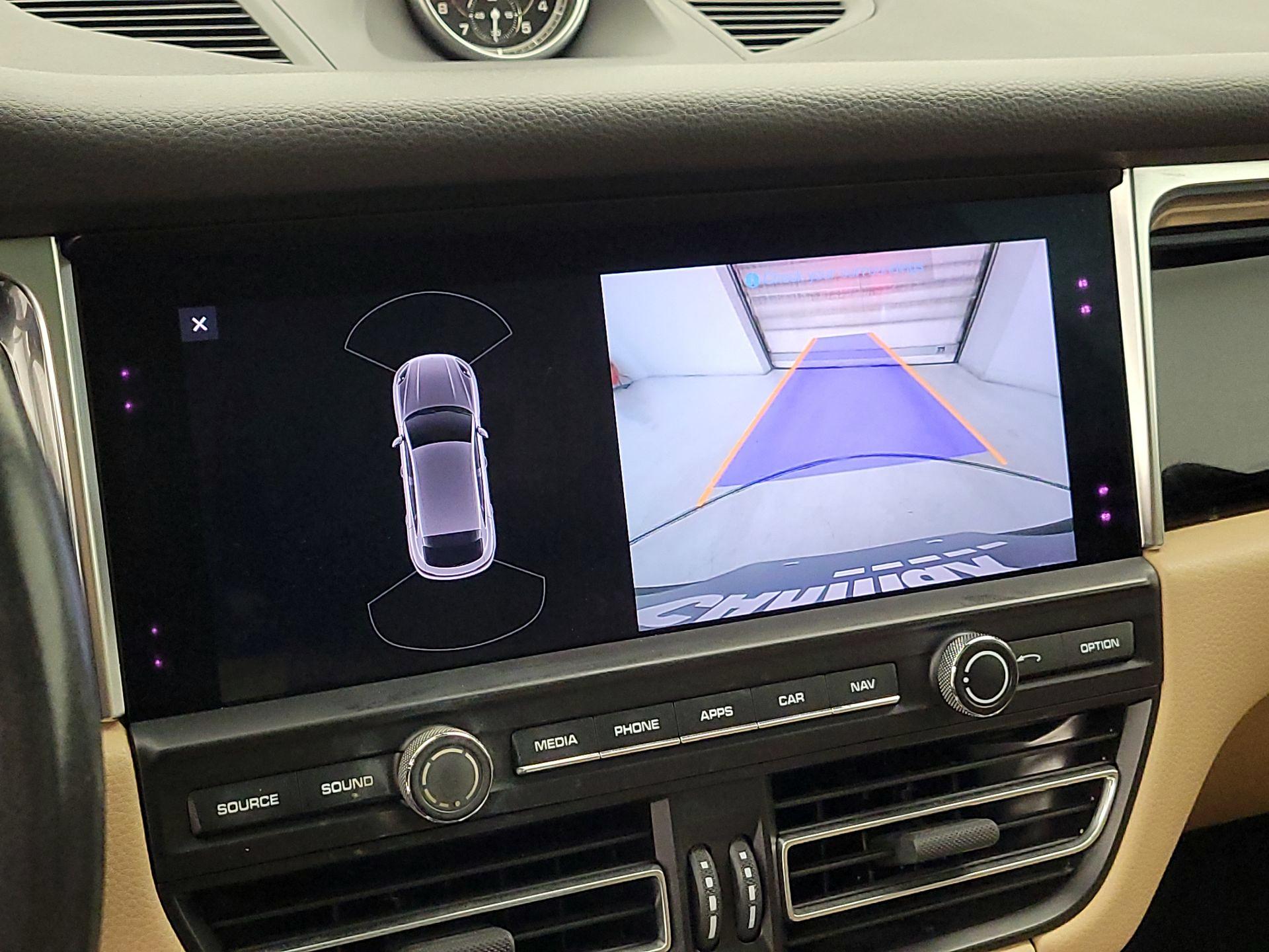 Thumbnail: 2021 Porsche Macan - 15