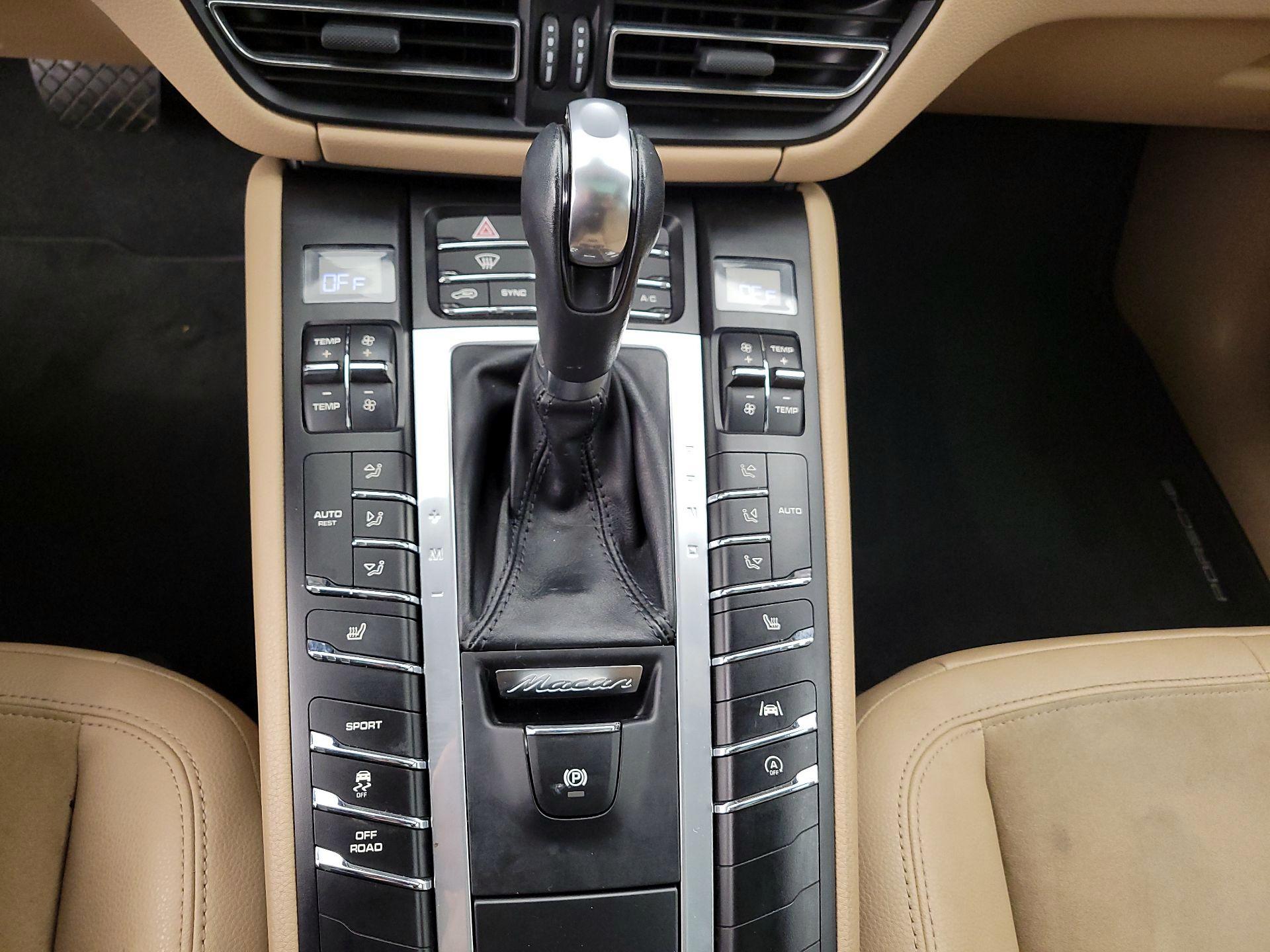 Thumbnail: 2021 Porsche Macan - 17