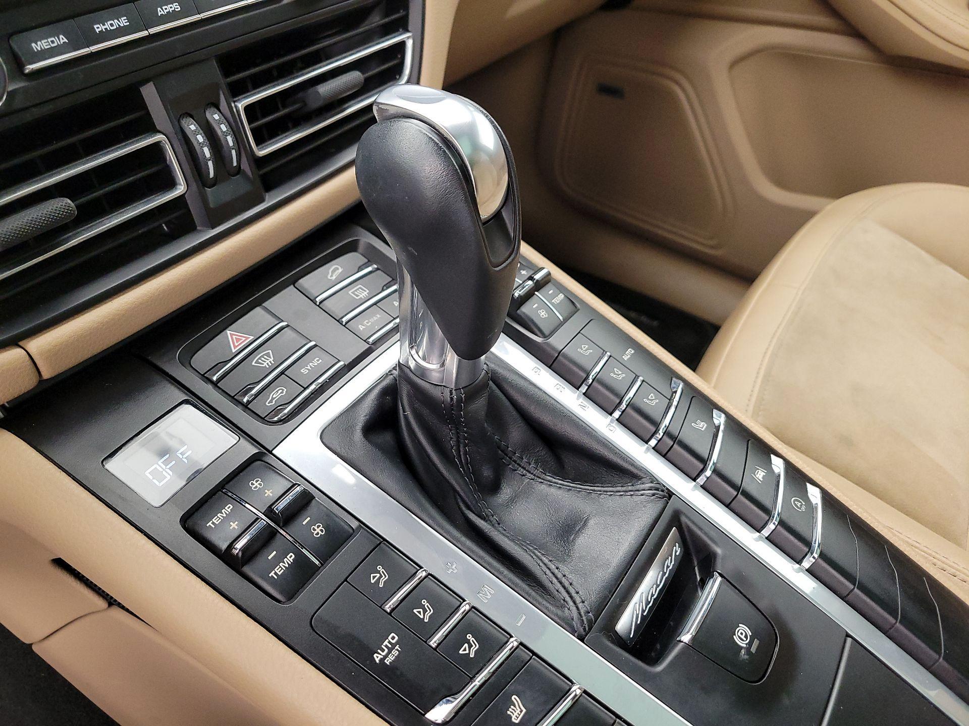 Thumbnail: 2021 Porsche Macan - 18