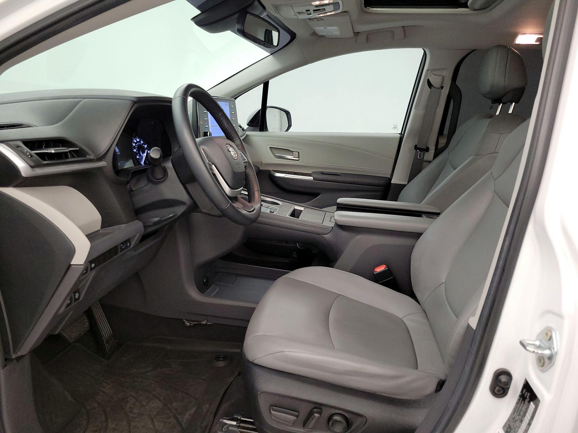 Thumbnail: 2022 Toyota Sienna - 11