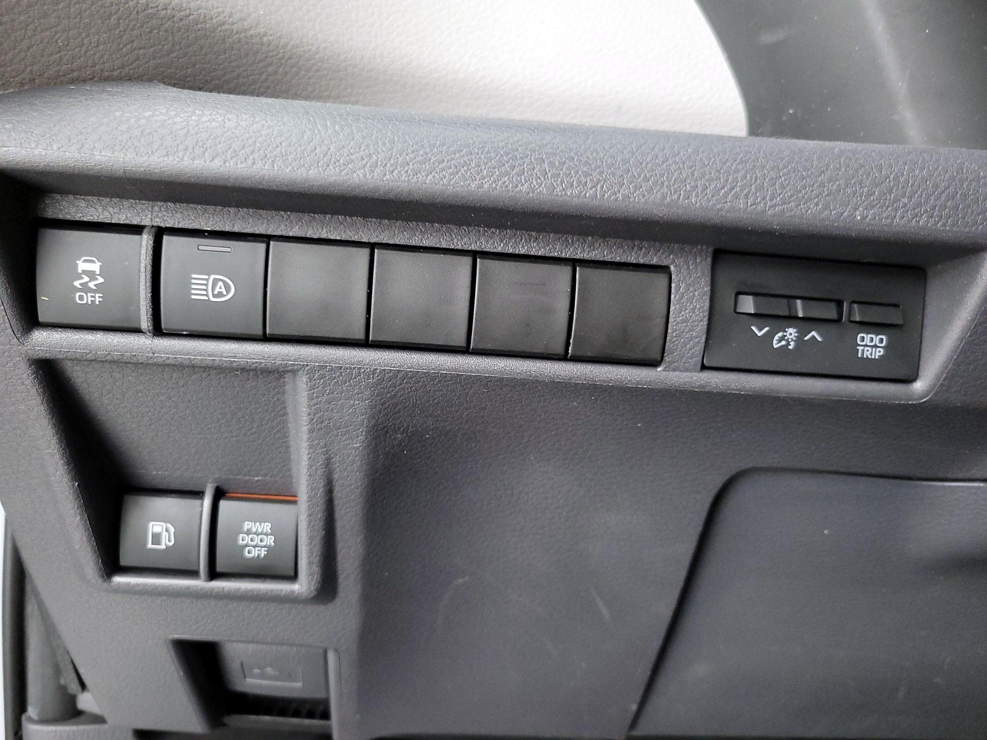 Thumbnail: 2022 Toyota Sienna - 13