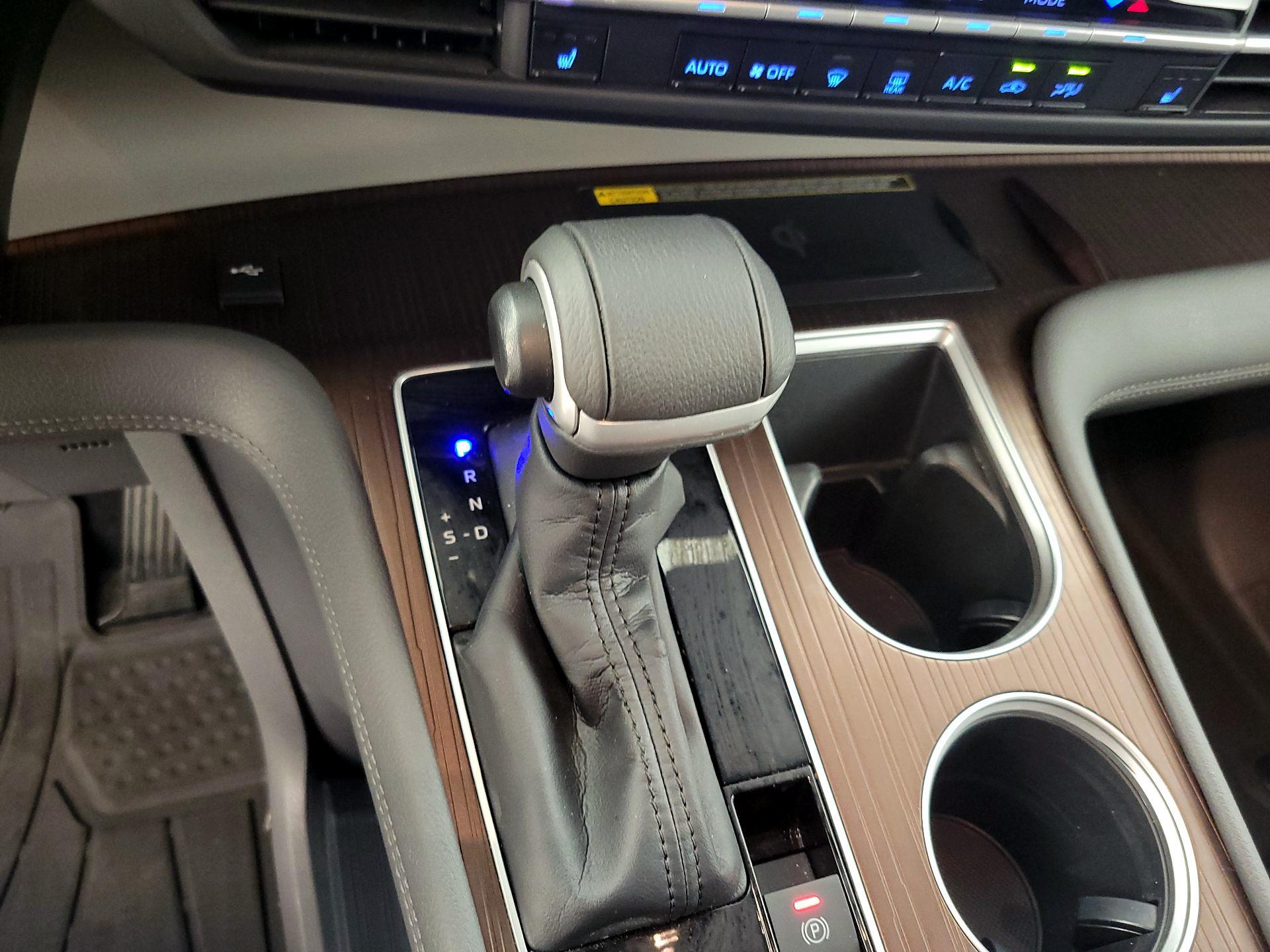 Thumbnail: 2022 Toyota Sienna - 18