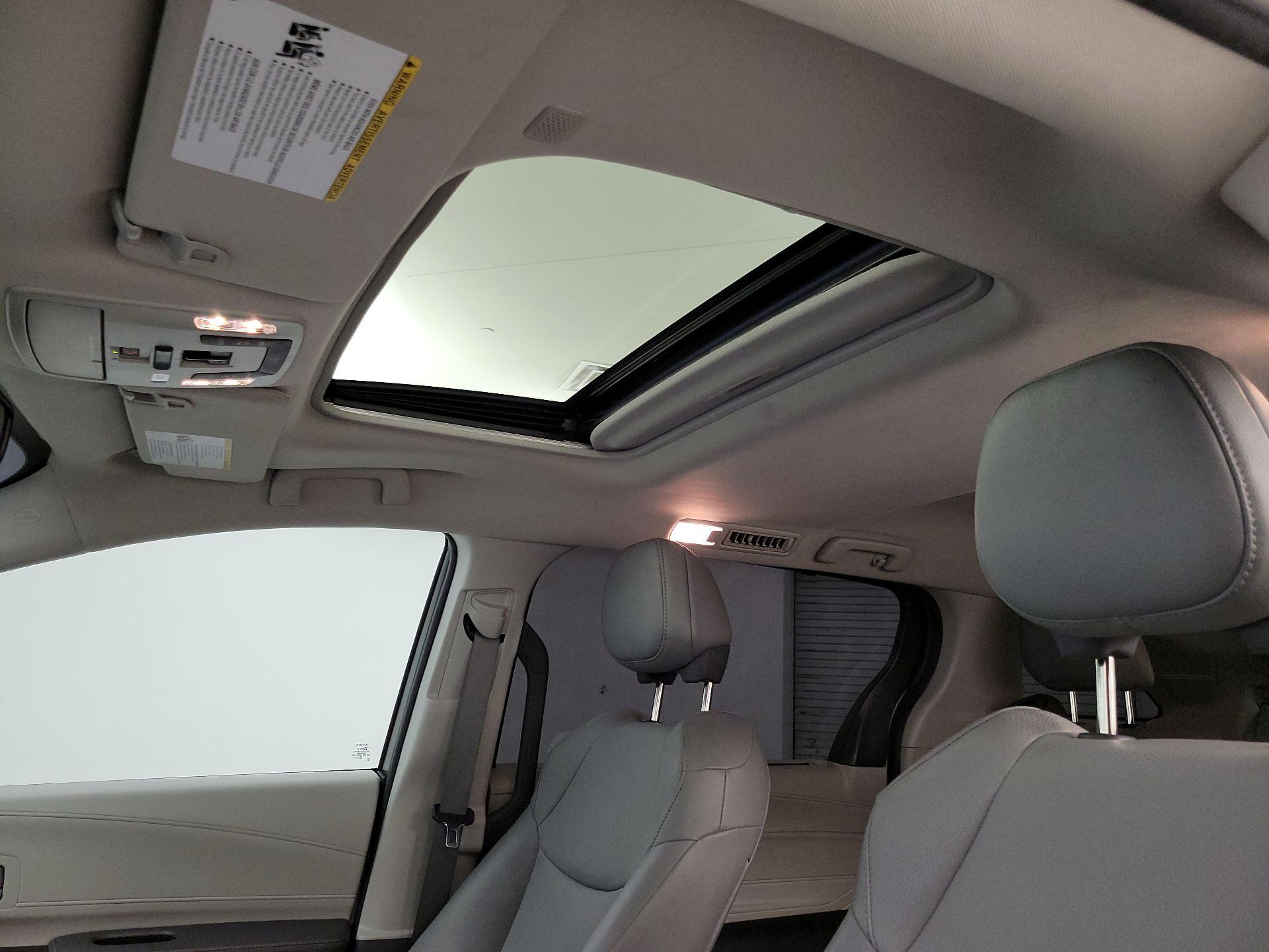 Thumbnail: 2022 Toyota Sienna - 20