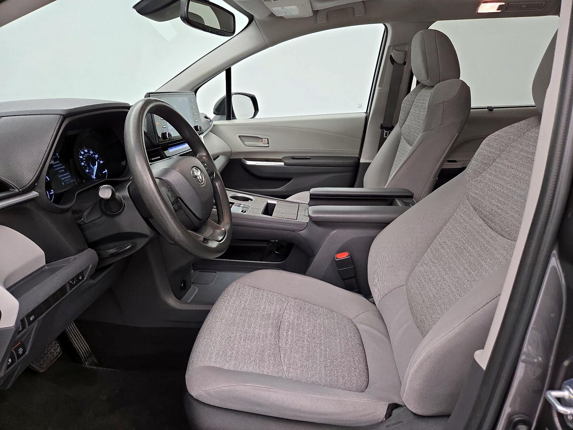 Thumbnail: 2022 Toyota Sienna - 11