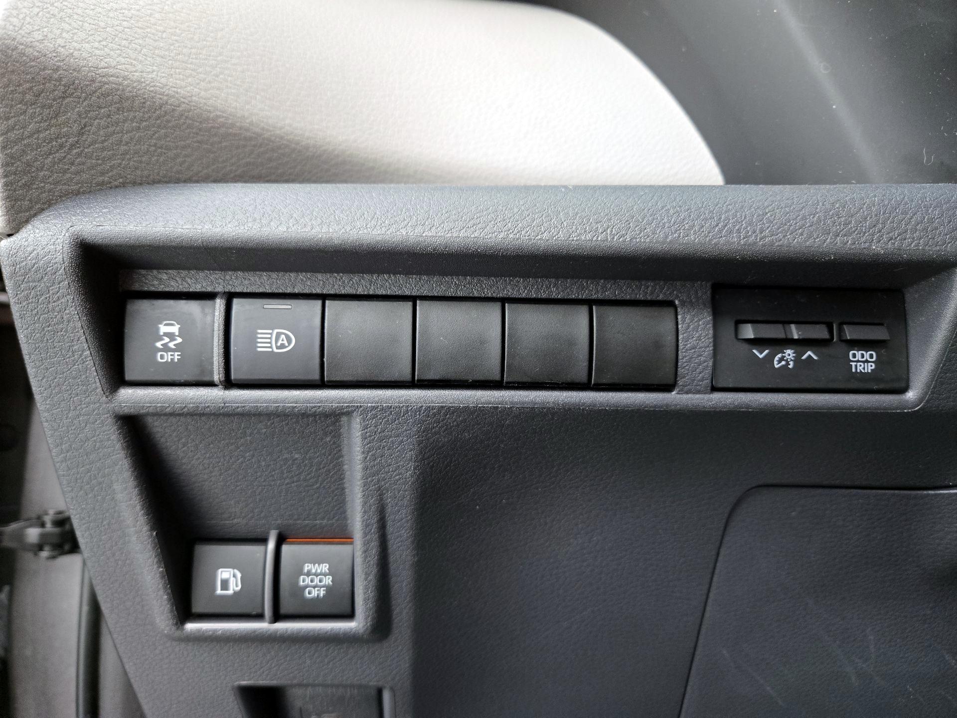 Thumbnail: 2022 Toyota Sienna - 13