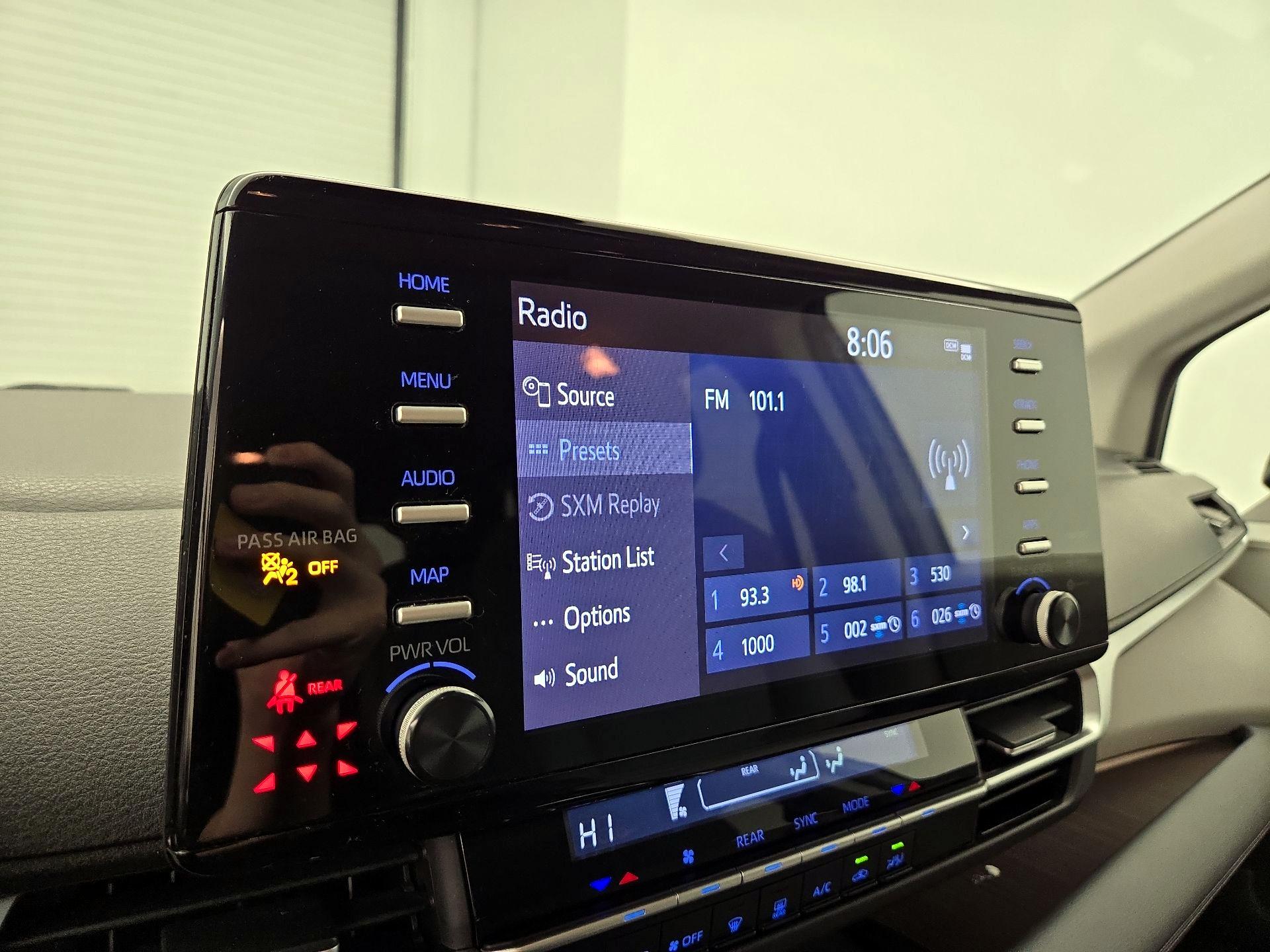 Thumbnail: 2022 Toyota Sienna - 15