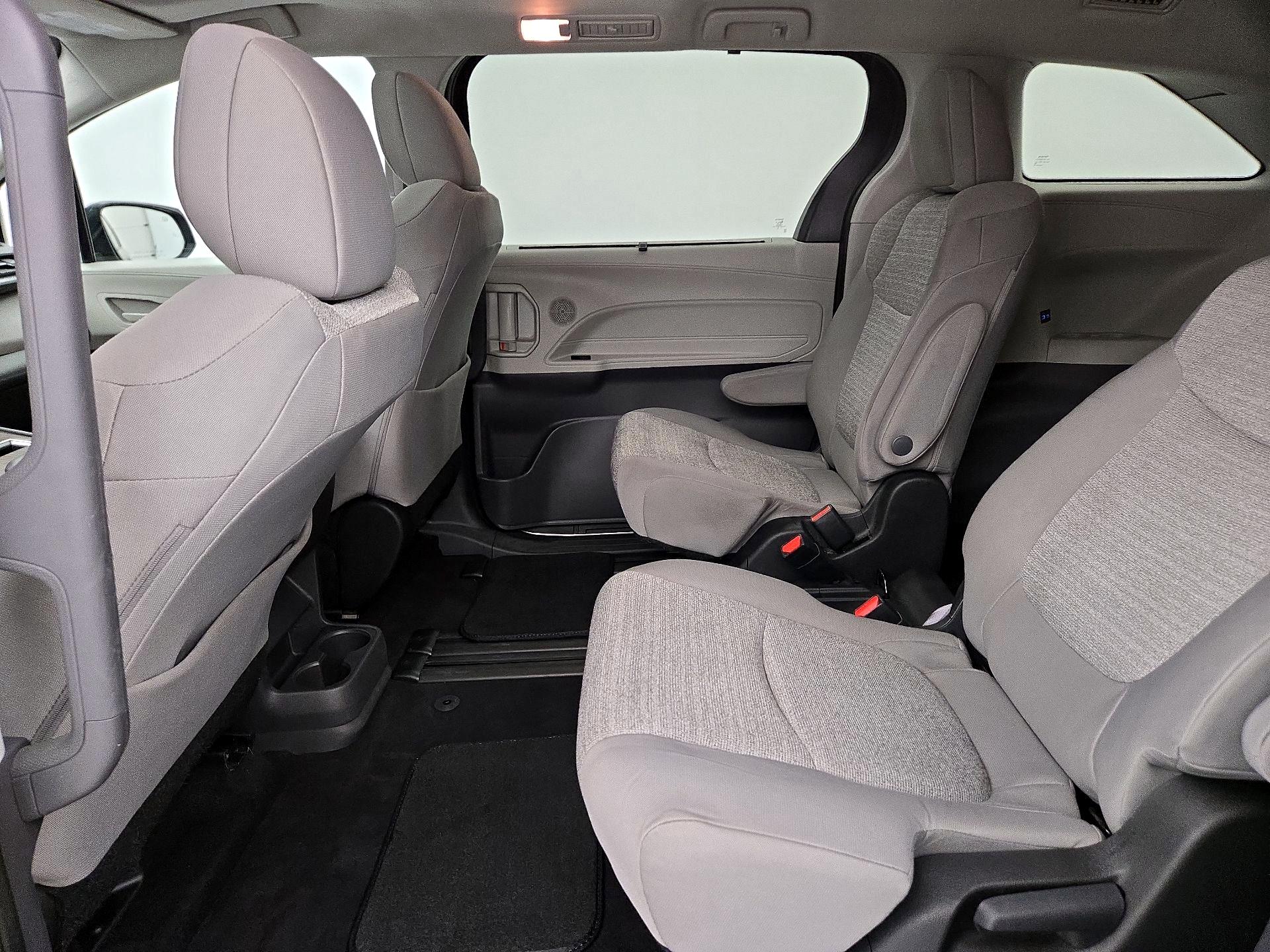 Thumbnail: 2022 Toyota Sienna - 20