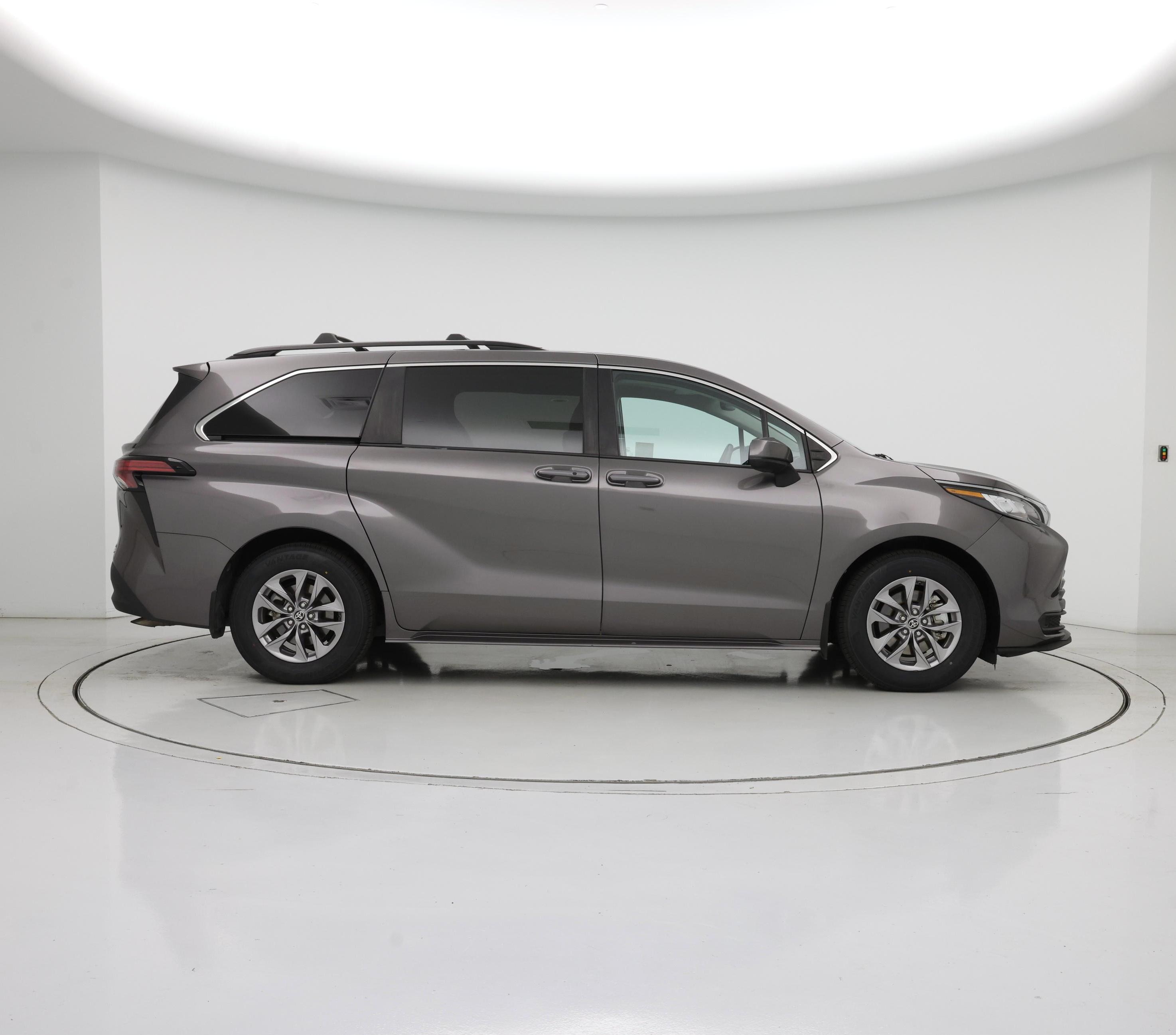 Thumbnail: 2022 Toyota Sienna - 7