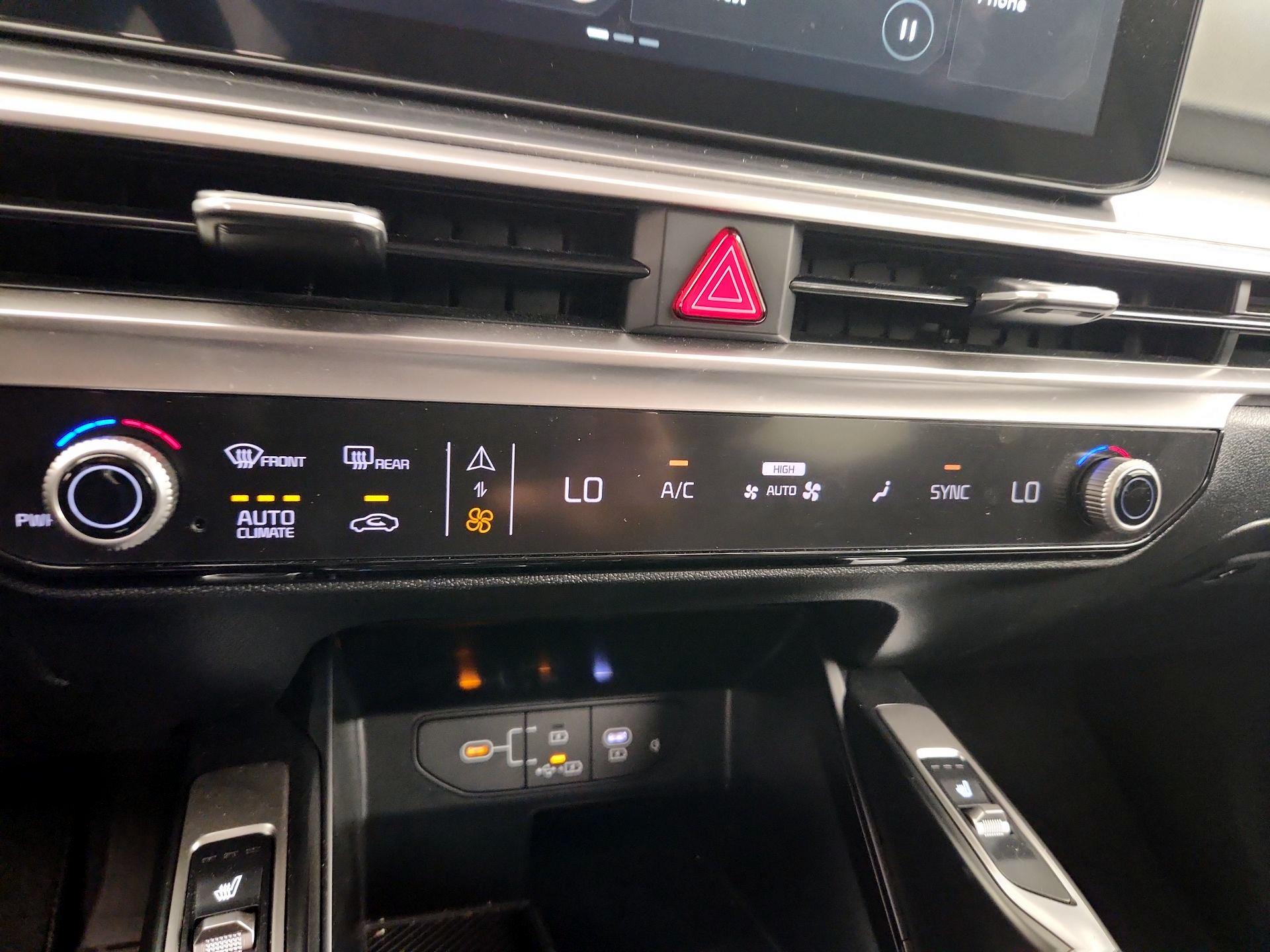 Thumbnail: 2024 Kia Sorento - 16