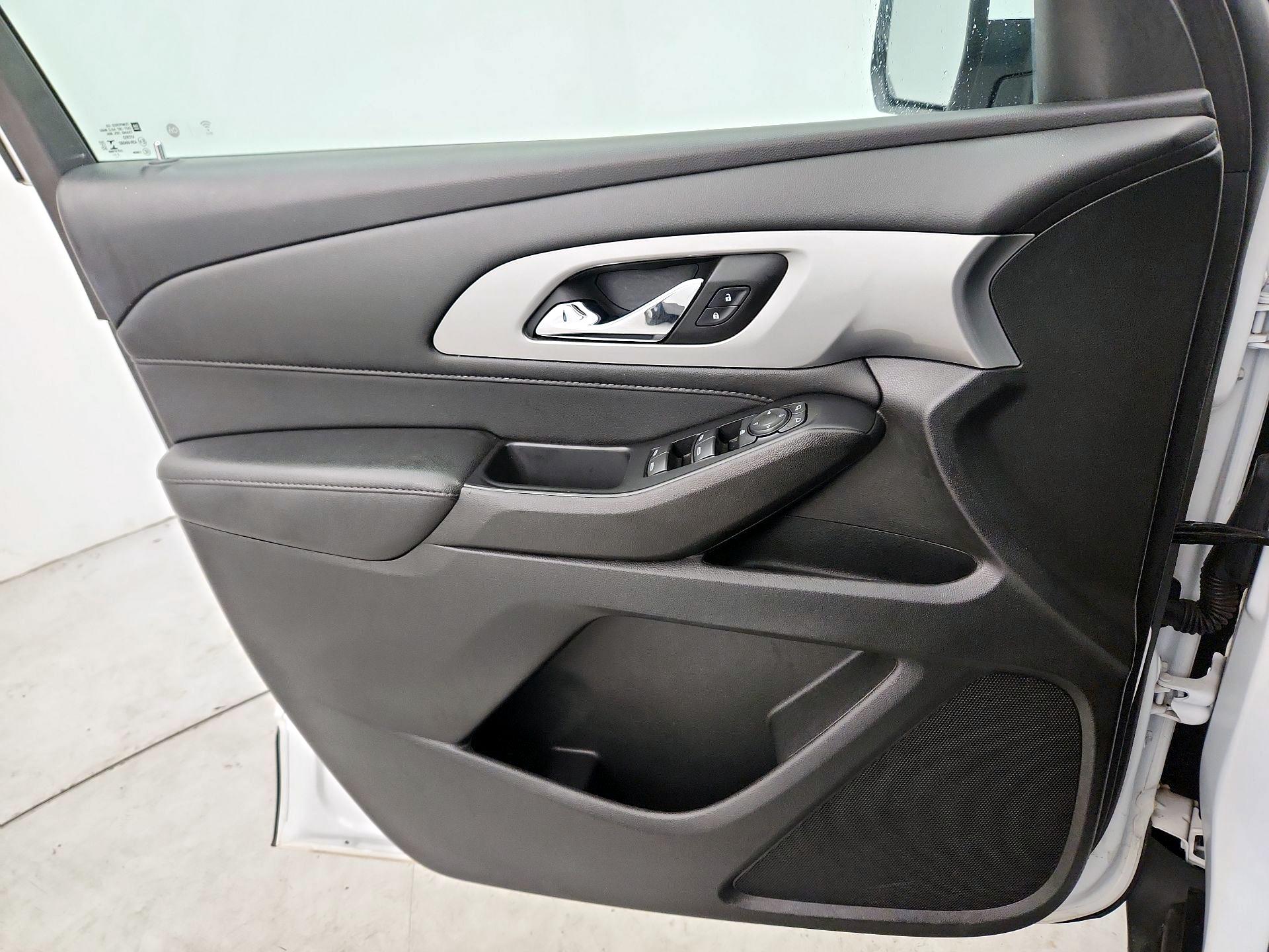 Thumbnail: 2022 Chevrolet Traverse - 12