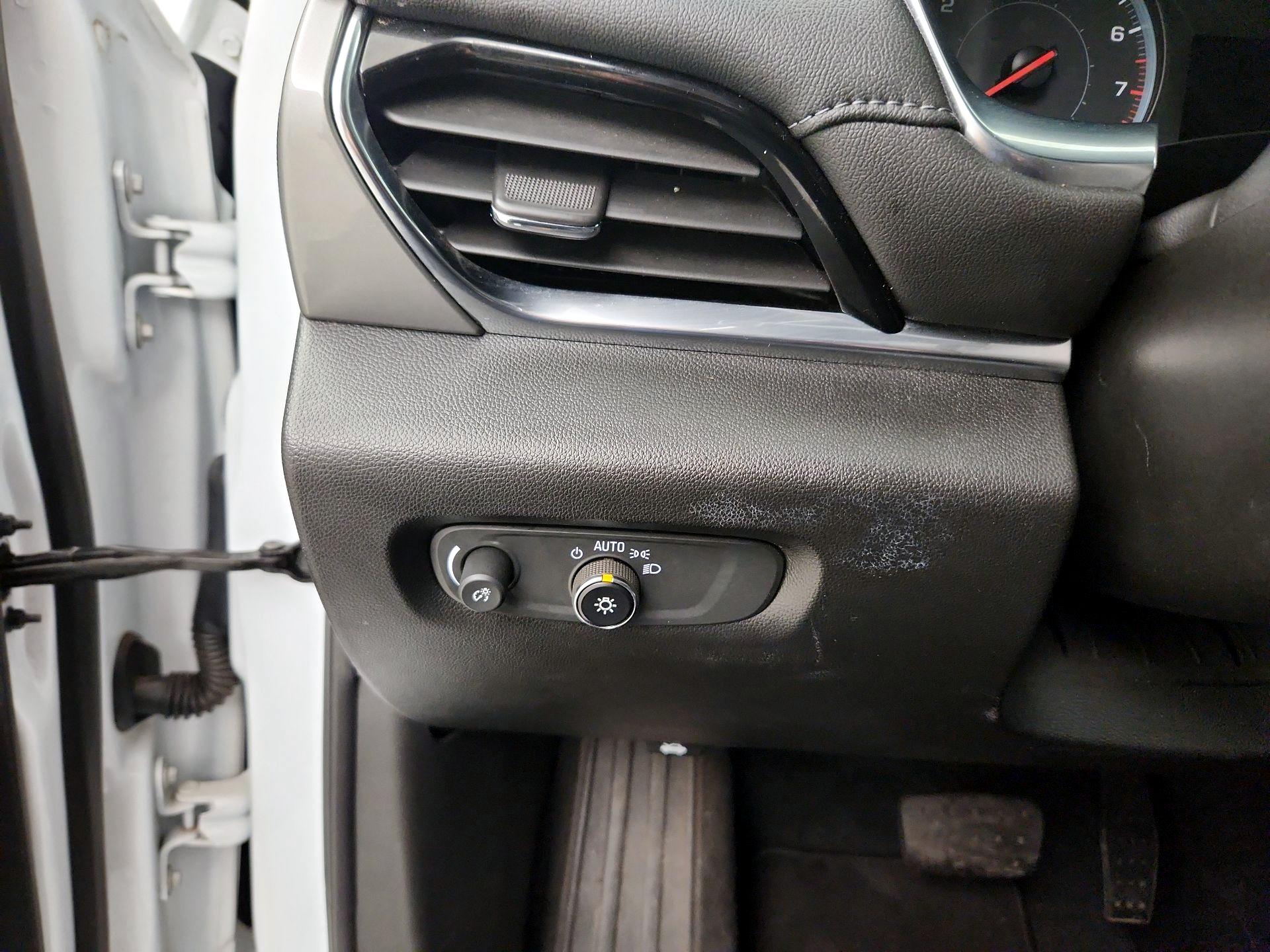 Thumbnail: 2022 Chevrolet Traverse - 13