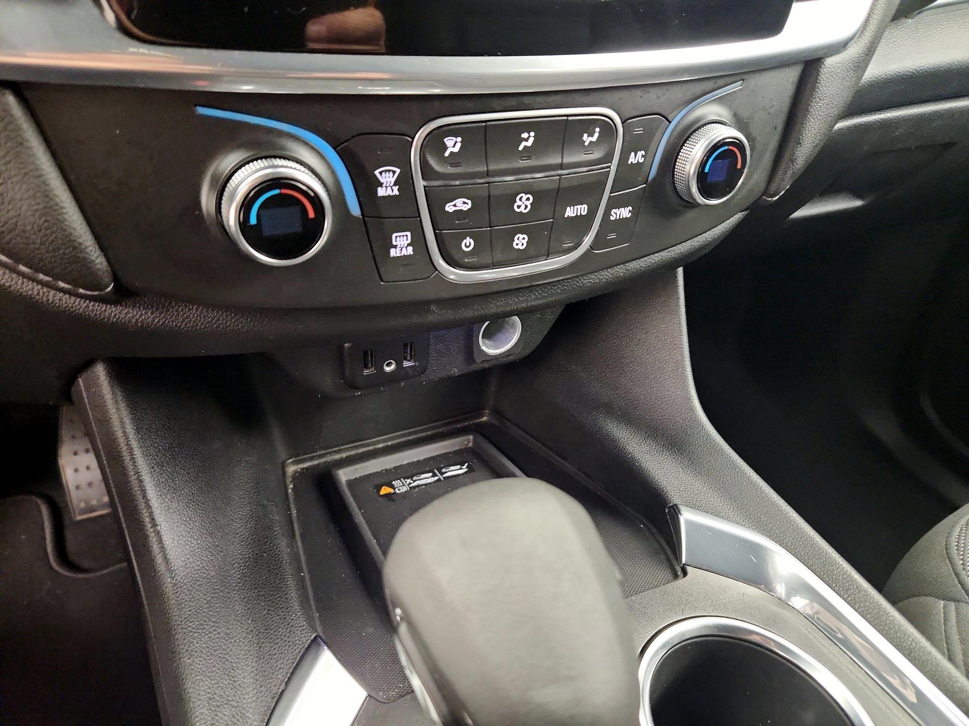 Thumbnail: 2022 Chevrolet Traverse - 16