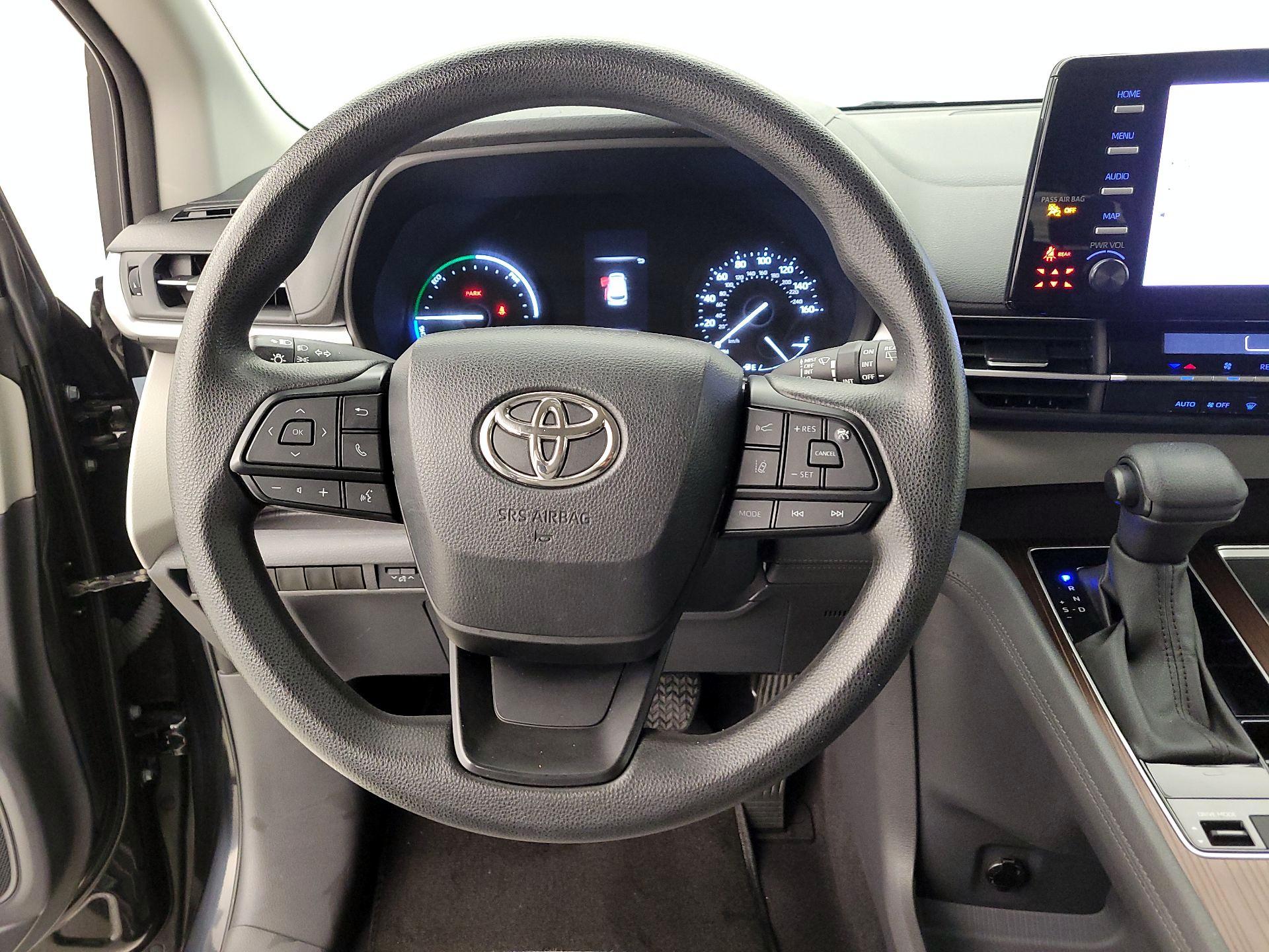 Thumbnail: 2023 Toyota Sienna - 10