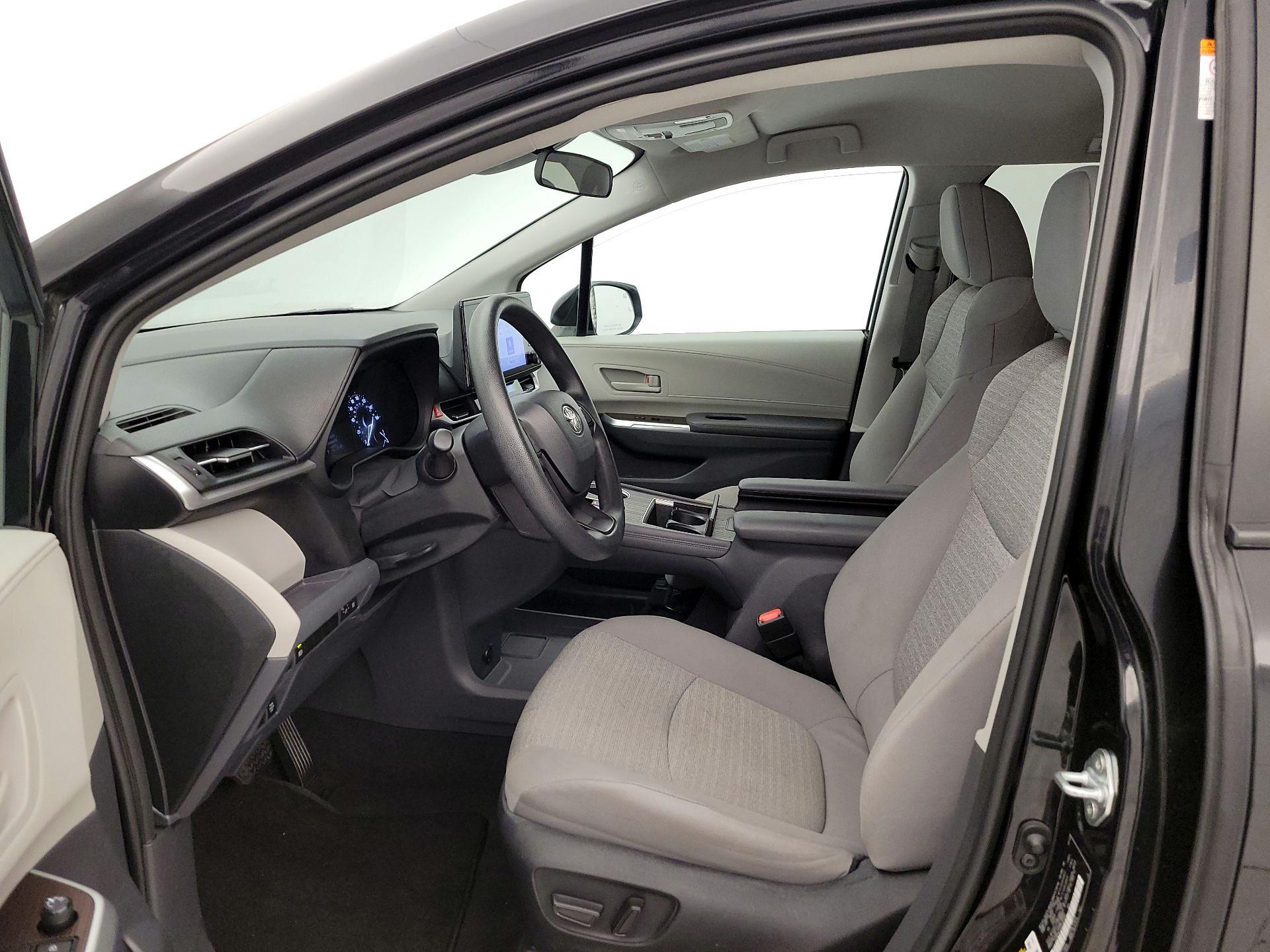 Thumbnail: 2023 Toyota Sienna - 11