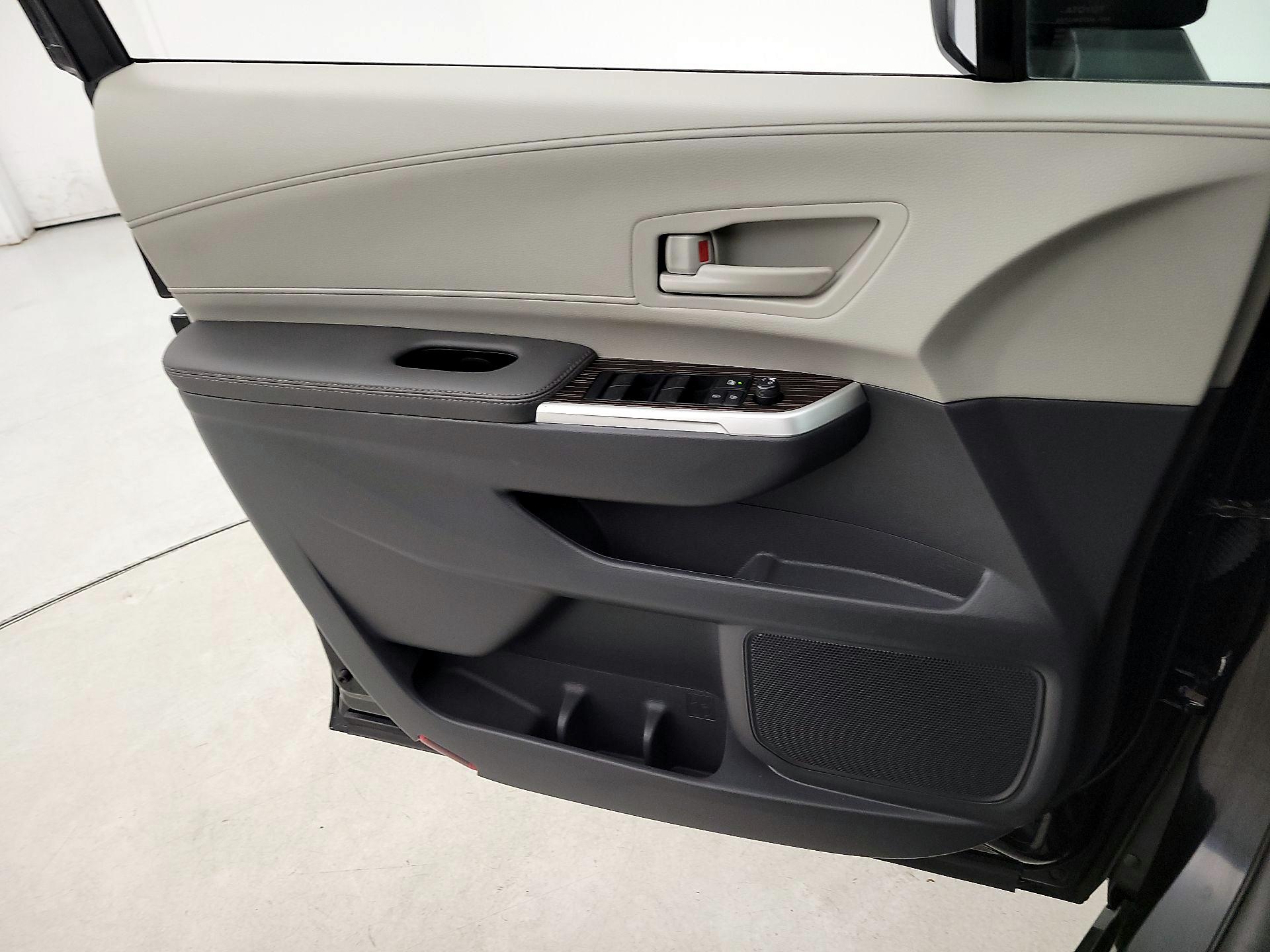 Thumbnail: 2023 Toyota Sienna - 12