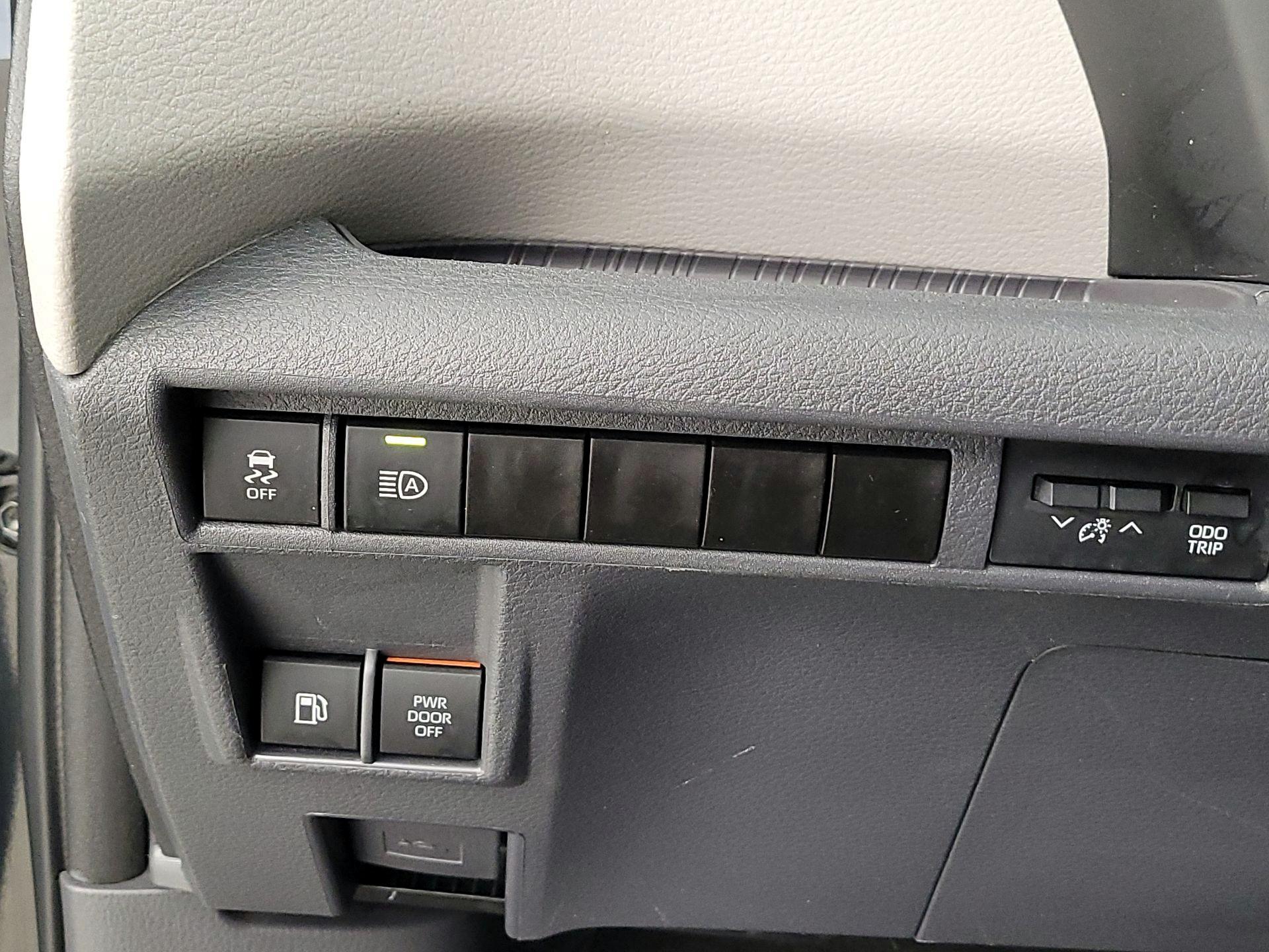 Thumbnail: 2023 Toyota Sienna - 13