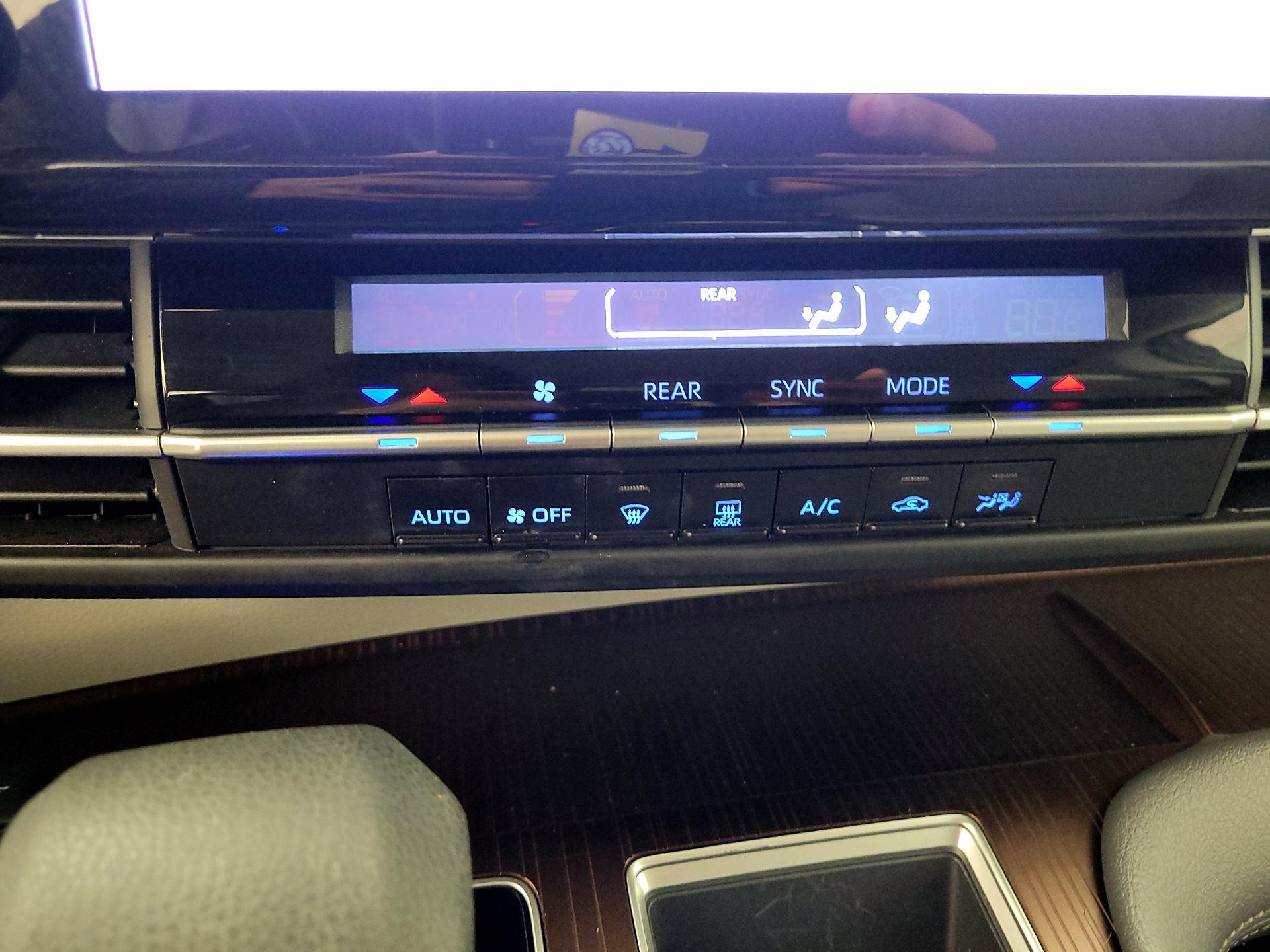 Thumbnail: 2023 Toyota Sienna - 16