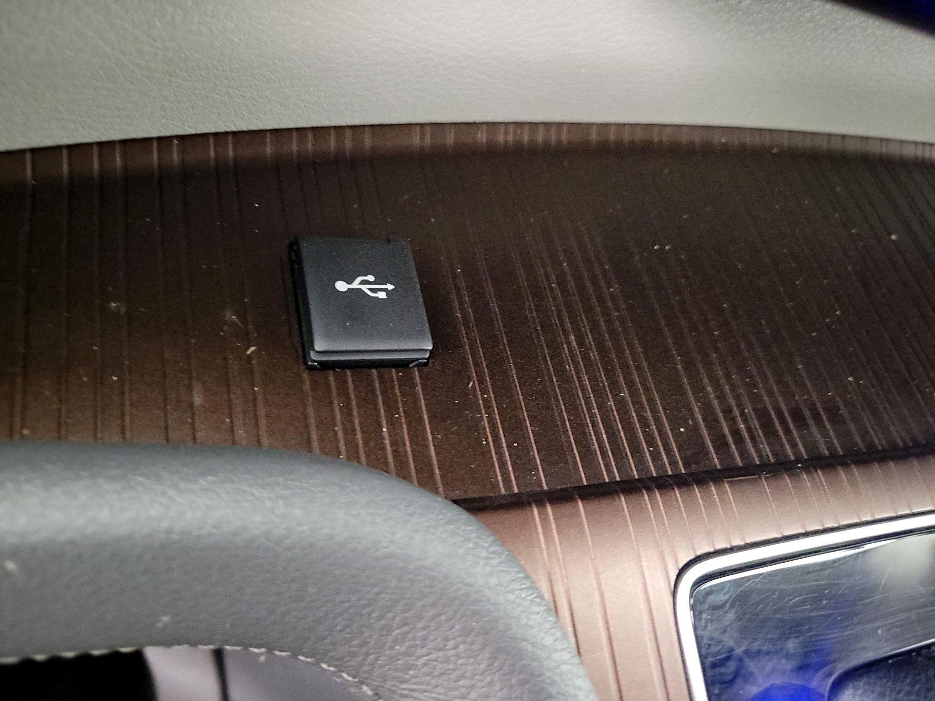 Thumbnail: 2023 Toyota Sienna - 18