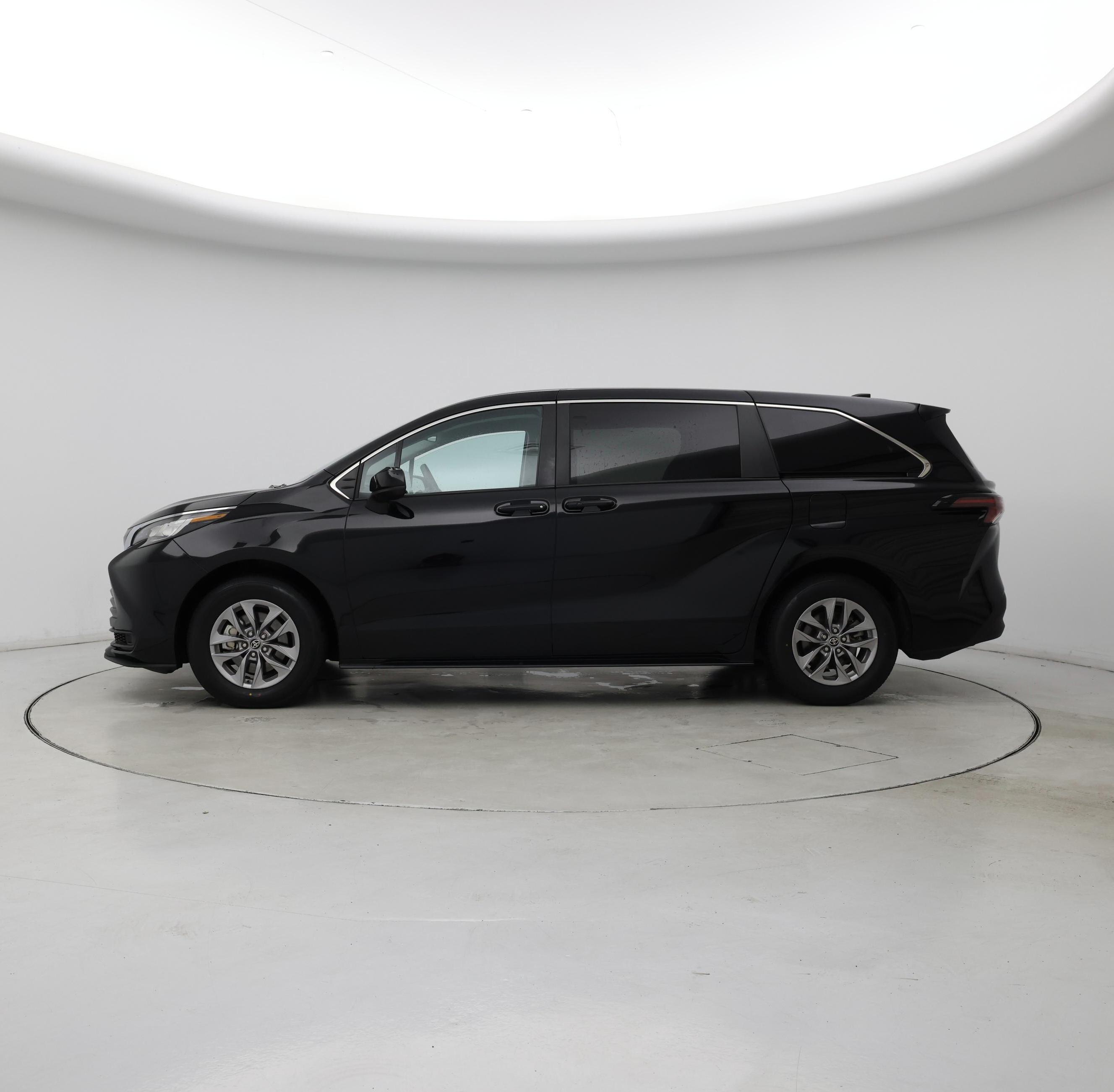 Thumbnail: 2023 Toyota Sienna - 3