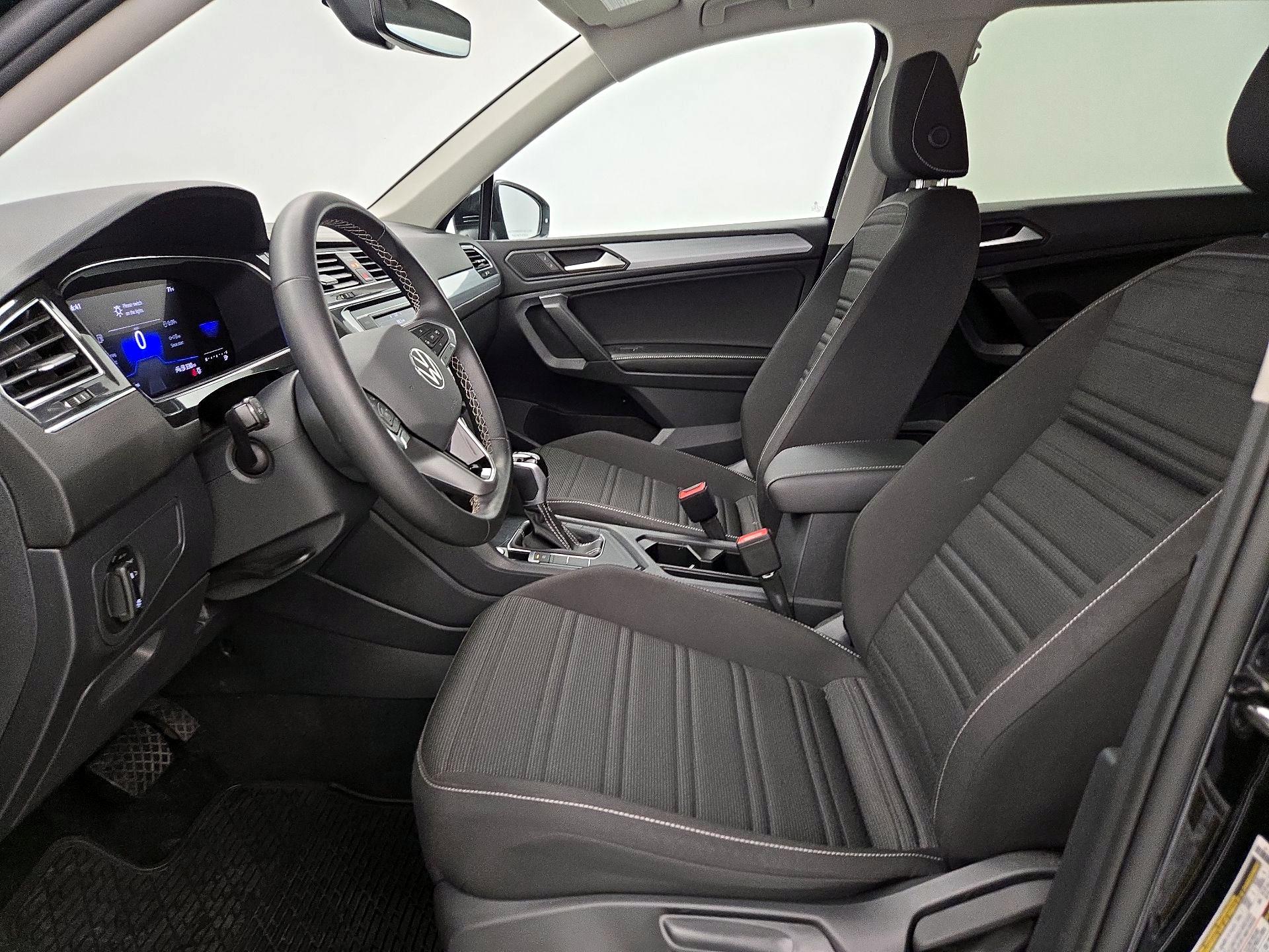 Thumbnail: 2023 Volkswagen Tiguan - 11