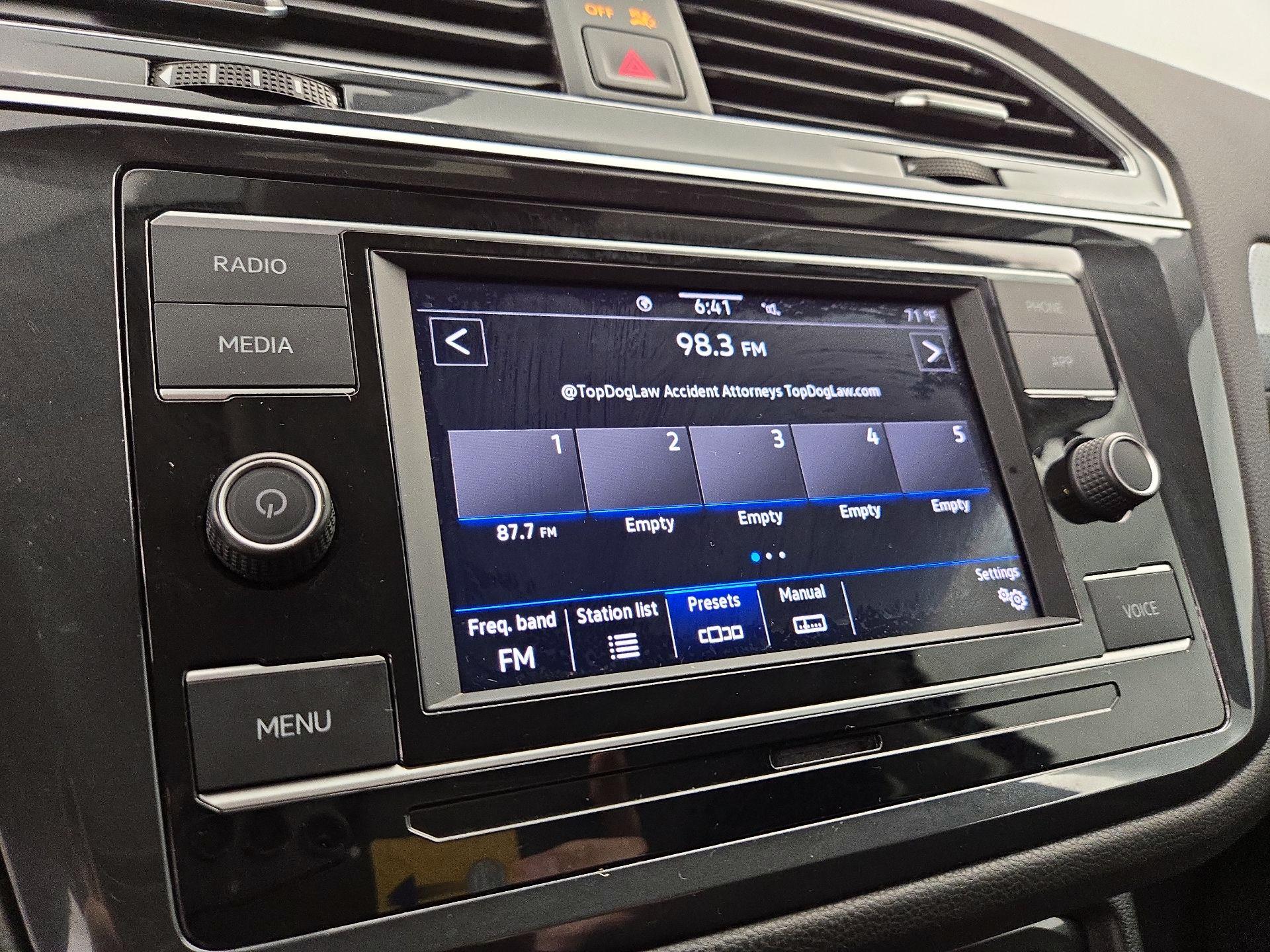 Thumbnail: 2023 Volkswagen Tiguan - 15